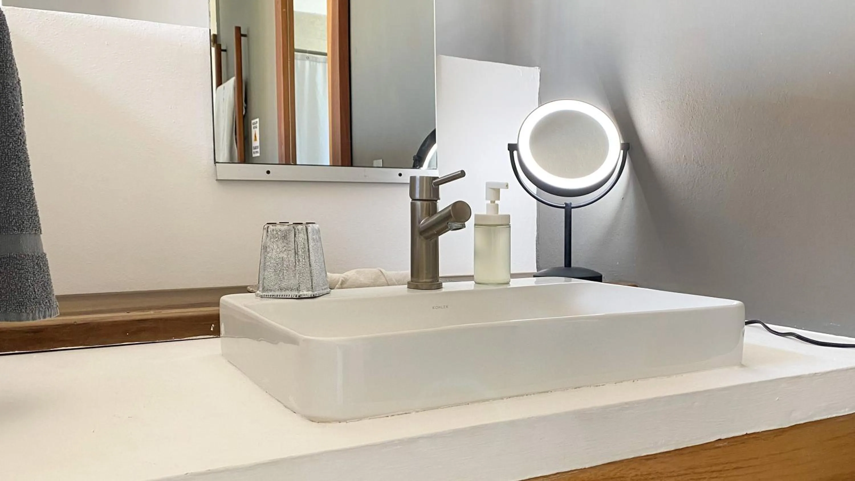 Deluxe Suite with Sea View in Villa Aikia (Adults Suites A/C)