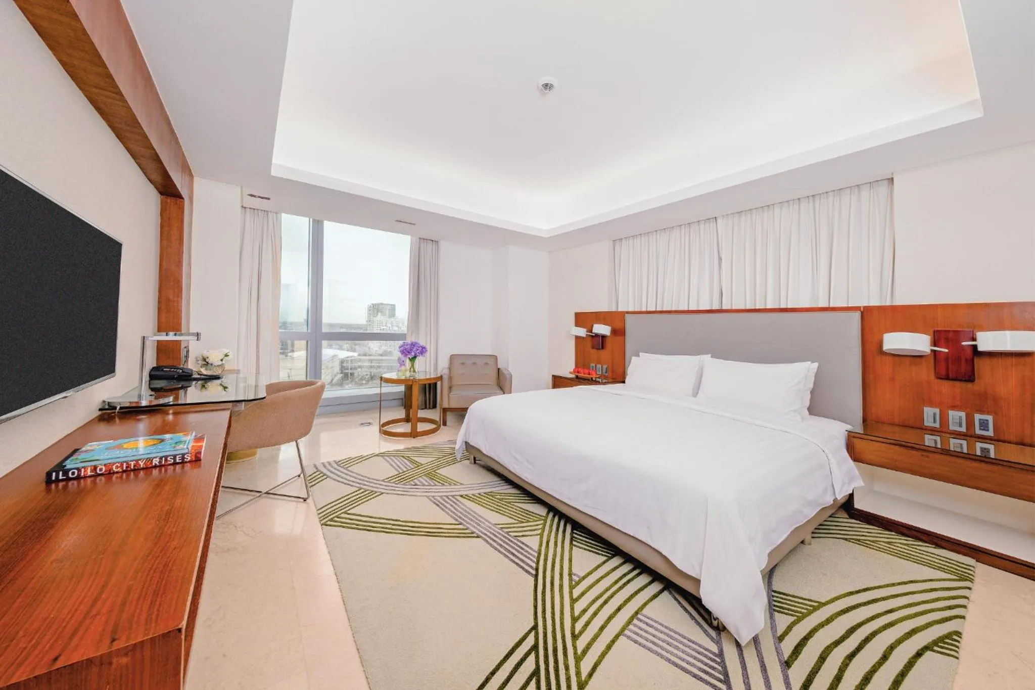 Deluxe Corner Room in Richmonde Hotel Iloilo