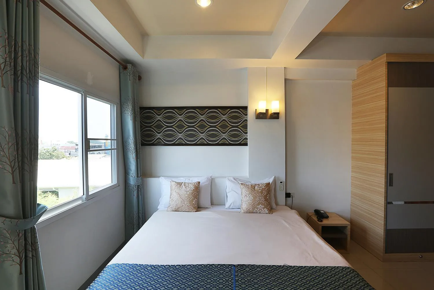 Standard Queen Room in V Place Residence