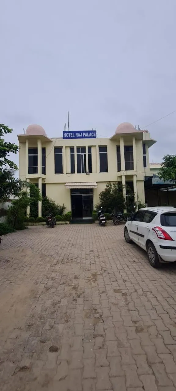 Hotel Raj palace
