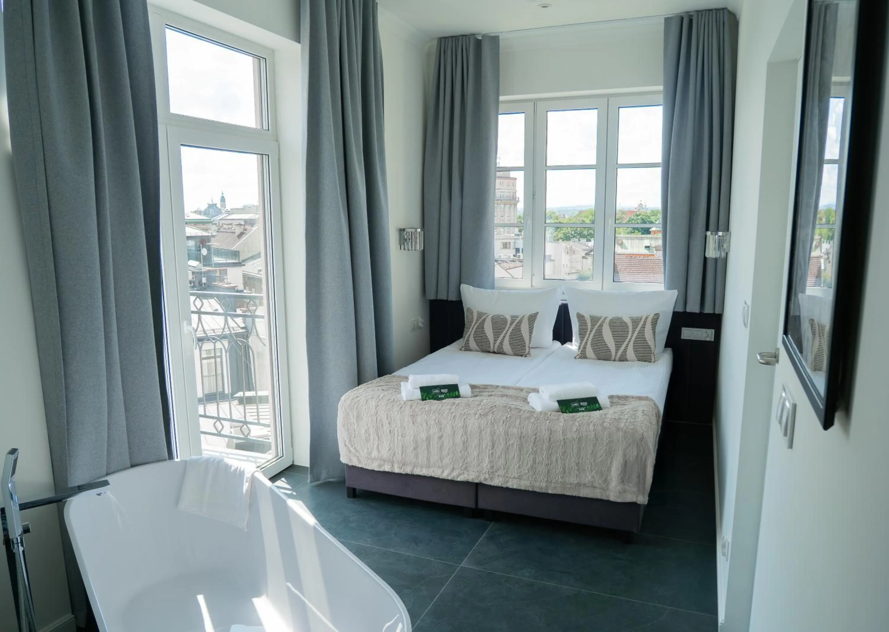 Superior One-Bedroom Apartment with Balcony in Długa 17 Residence