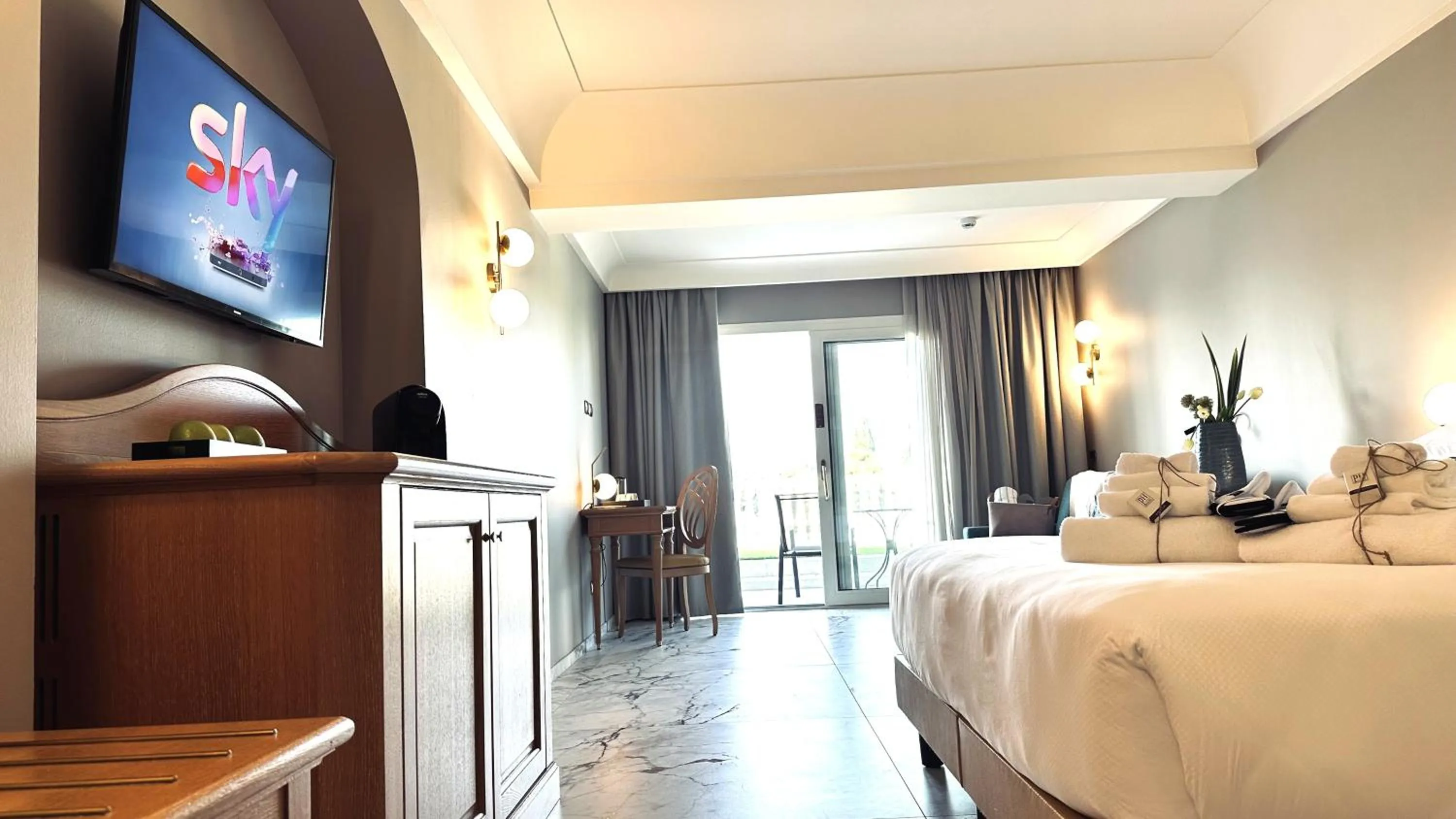 Junior Suite with Spa Access in Palace Hotel Desenzano