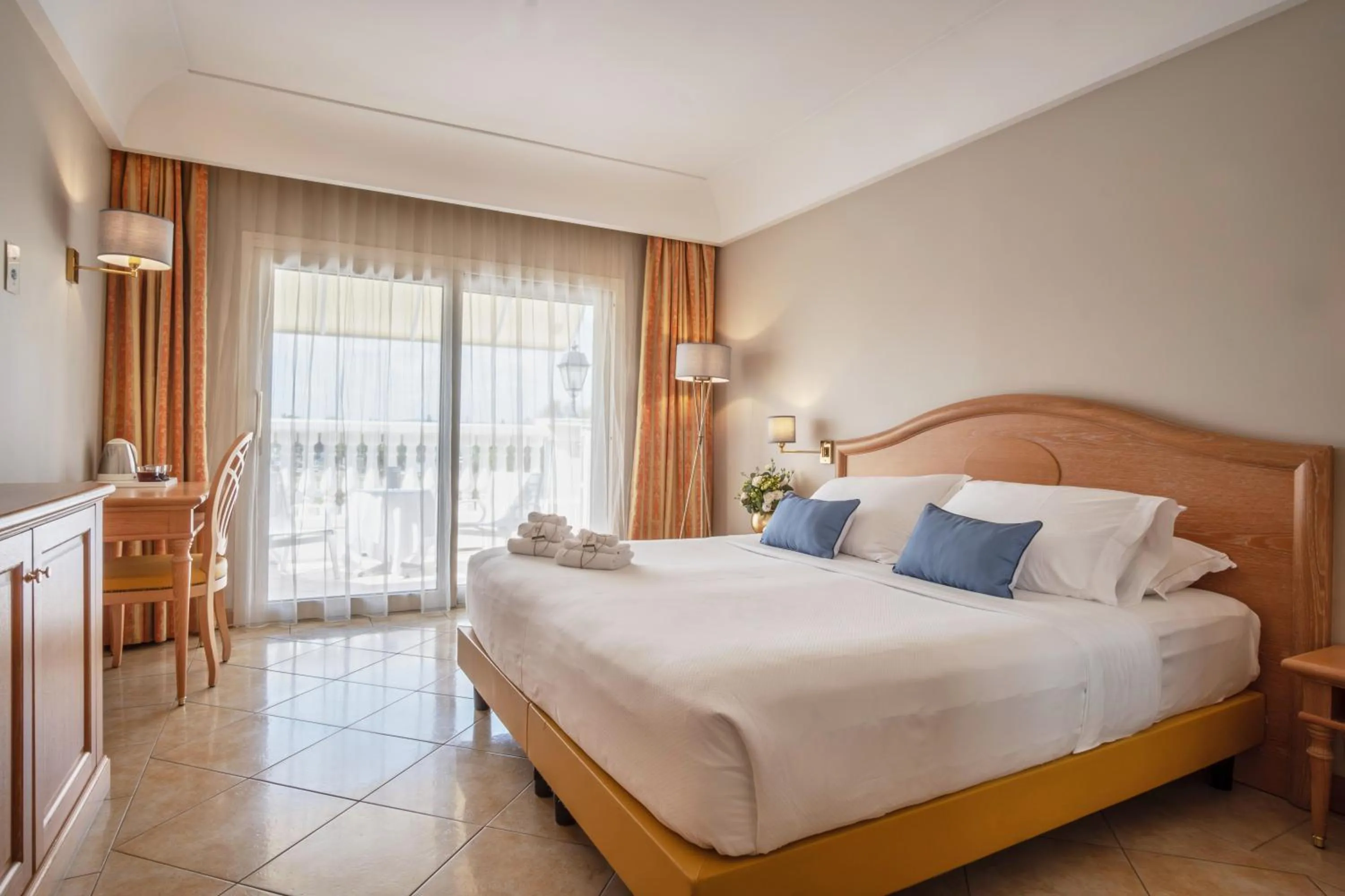 Superior Double Room with Lake View and Spa Access in Palace Hotel Desenzano