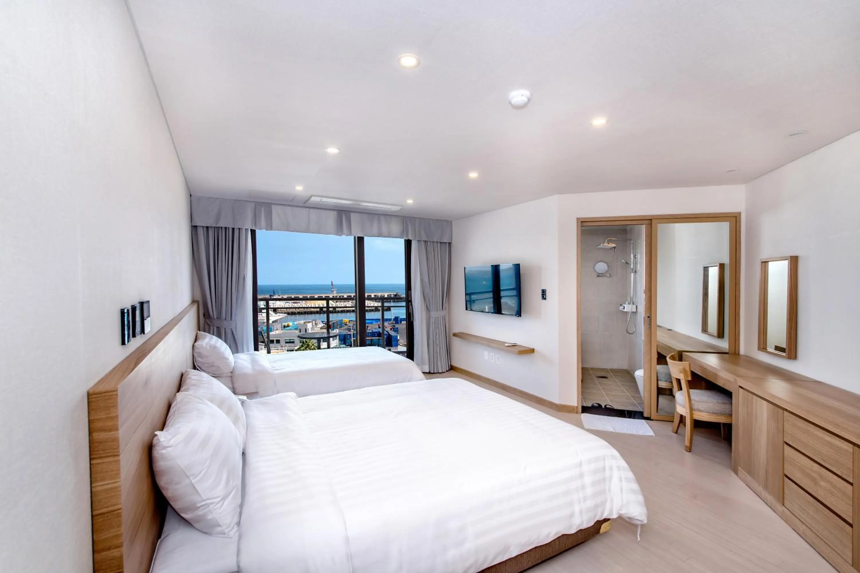 Deluxe Double or Twin Room with Ocean View in BK Hotel Jeju