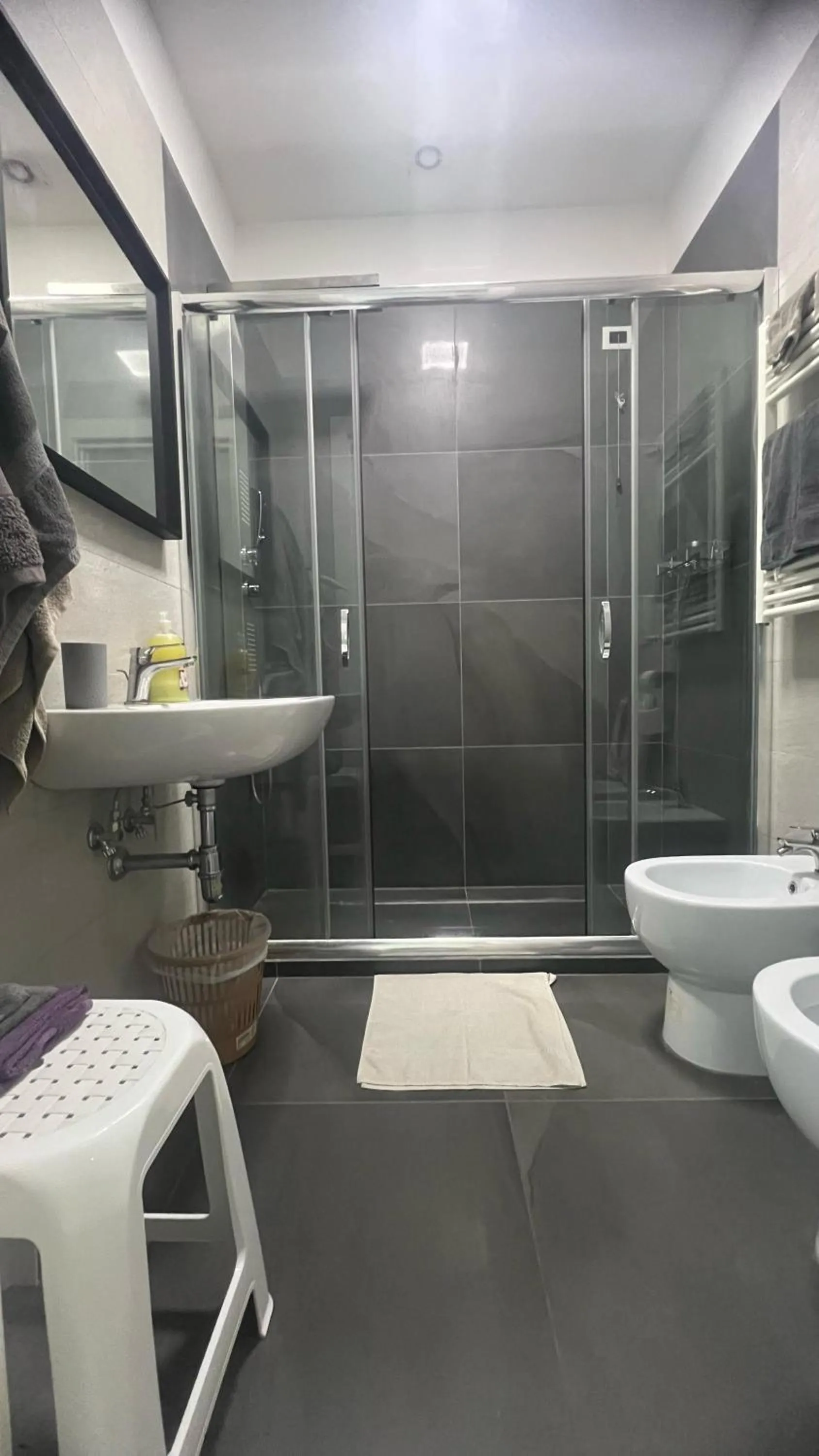 Luxury Triple Room in Top Floor Rentrooms Napoli