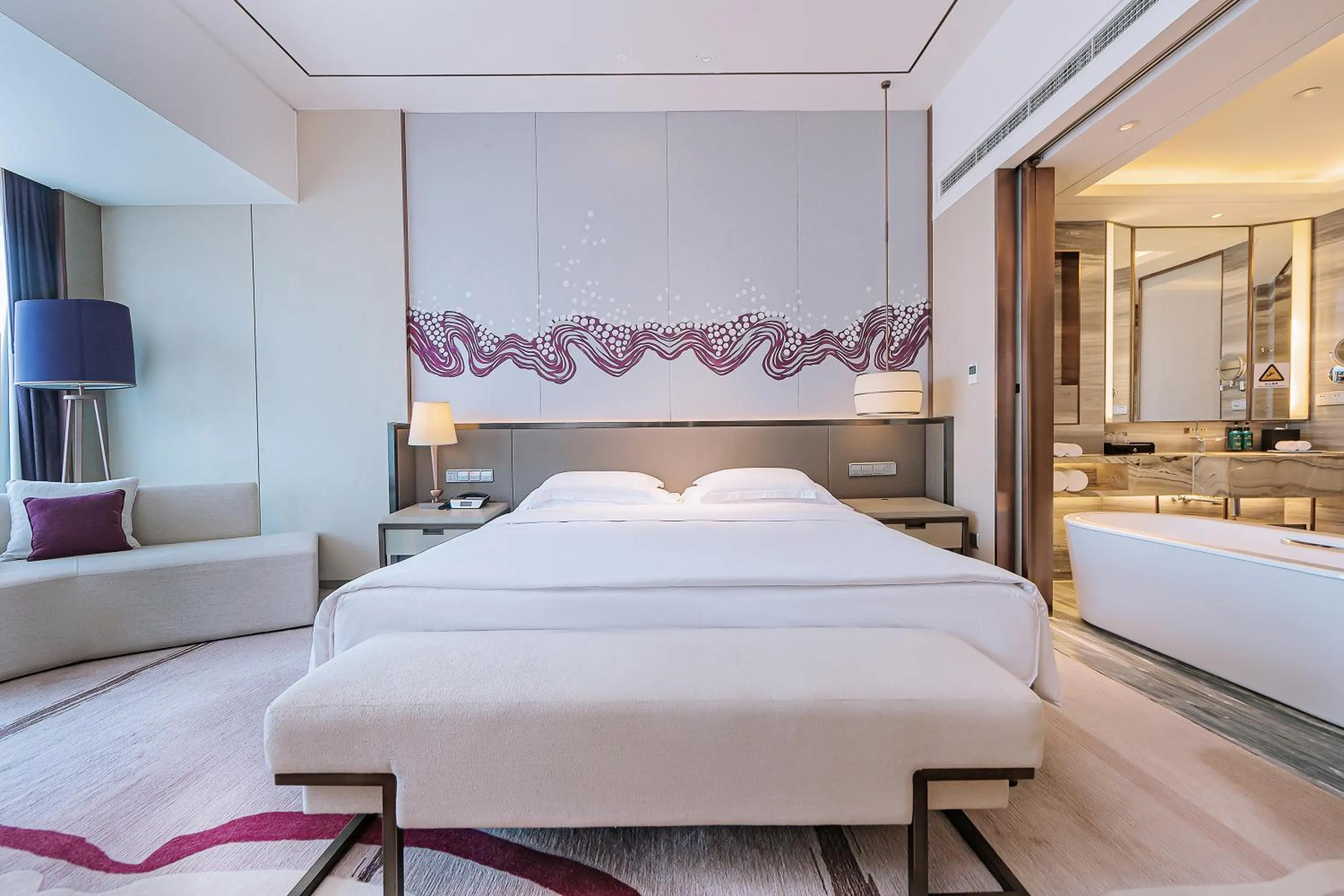 Upgrade Premium Room in Crowne Plaza Yibin by IHG