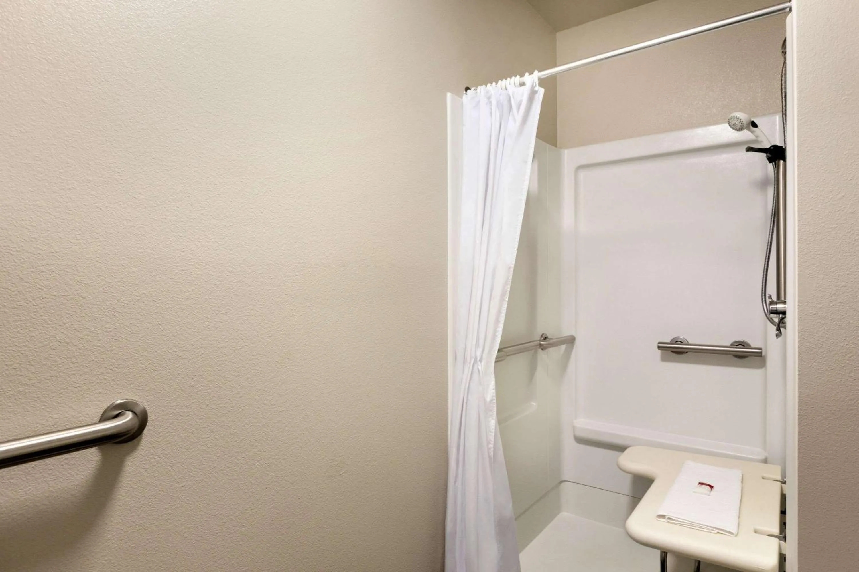 Double Room with Two Double Beds - Mobility Access/Non-Smoking in Baymont by Wyndham Glendive