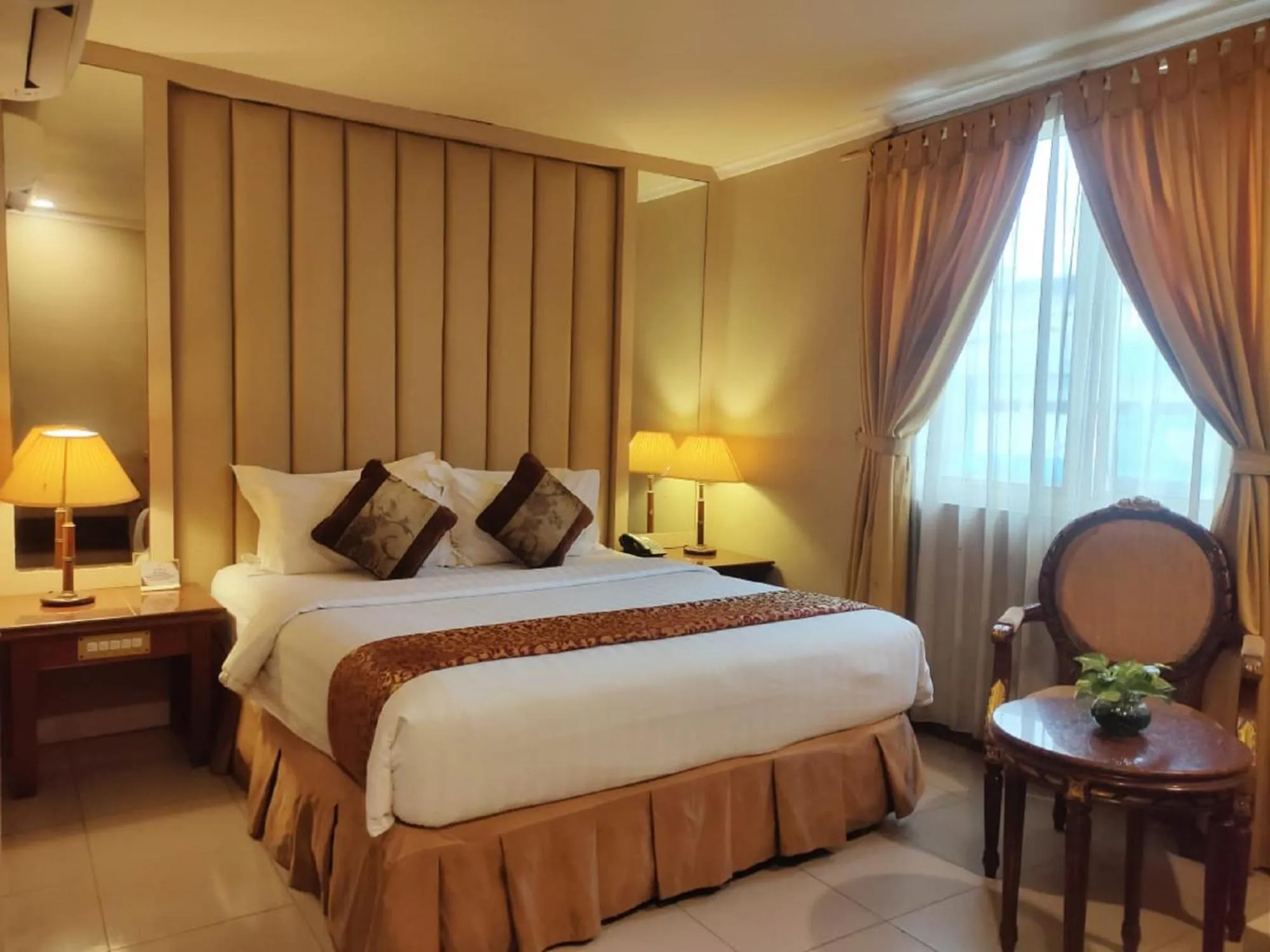 Deluxe King Room in Olympic Hotel