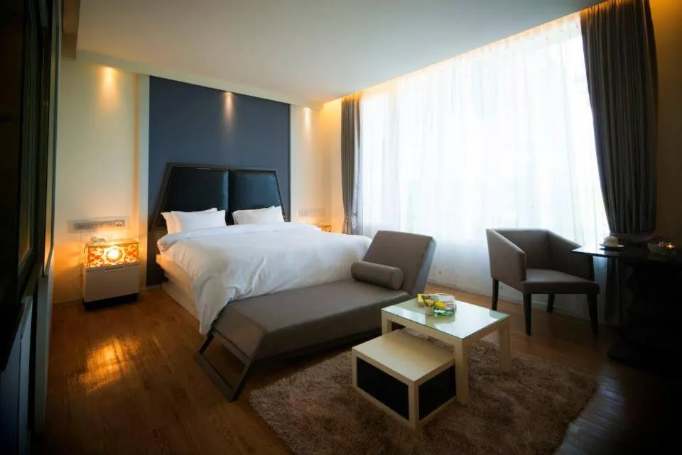 Standard Double Room in The Beverly Hills Hotel