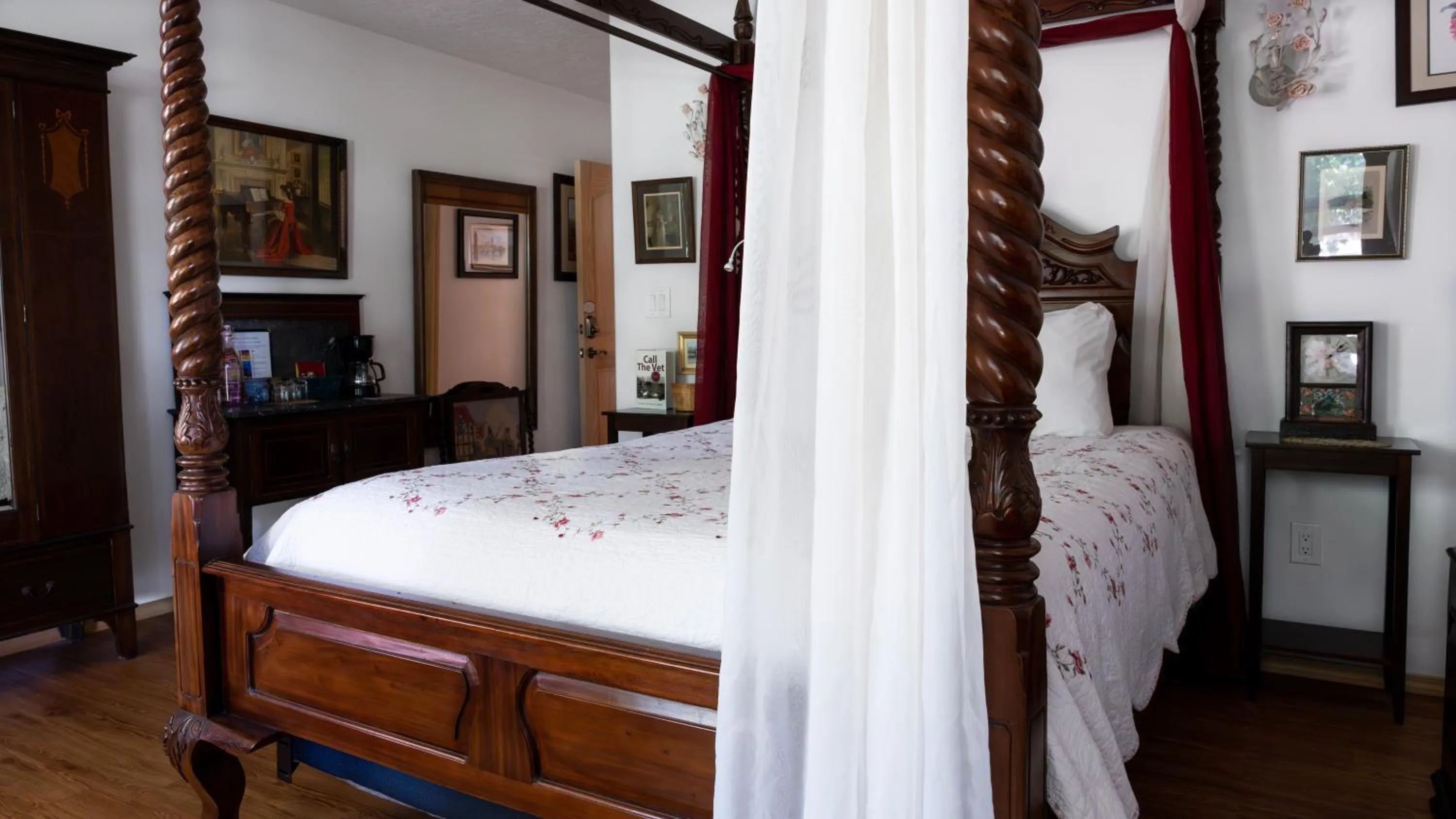 Double Room with Patio - Pet Friendly in Red Horse Bed and Breakfast