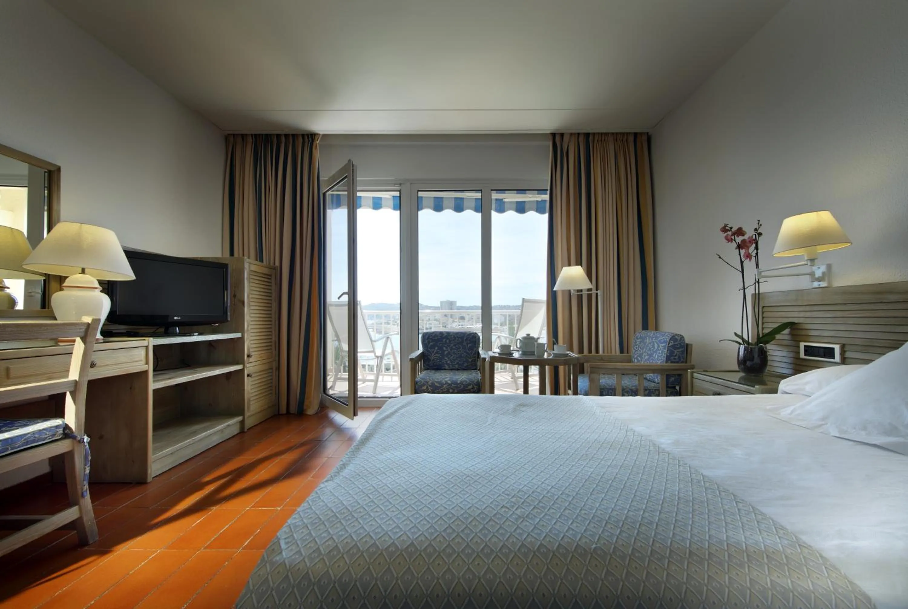 Standard Double Room (2 Adults + 1 Child) in Parador de Jávea