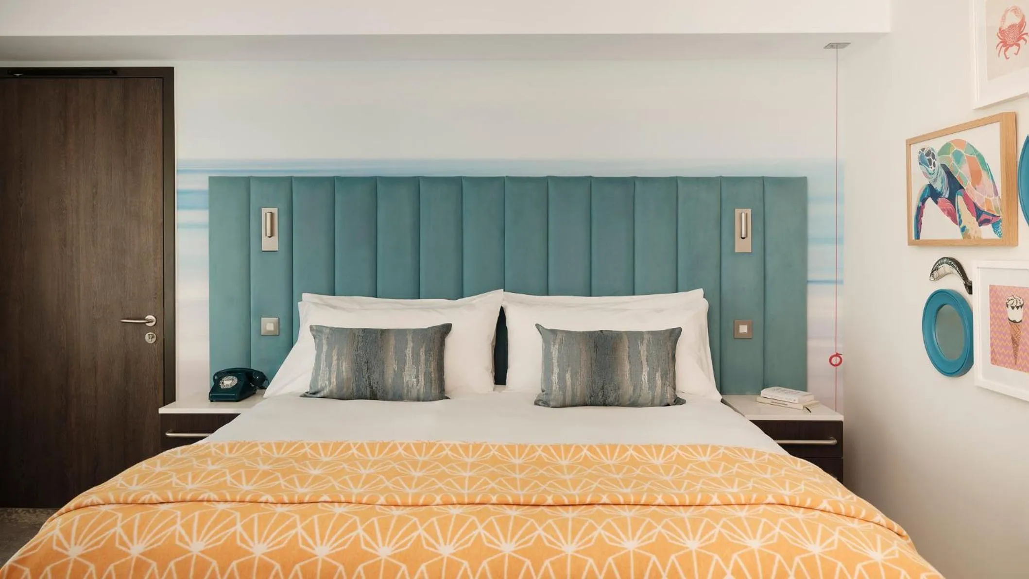 Standard Queen Room with Sea View - Accessible in Hotel Indigo Torquay, By IHG