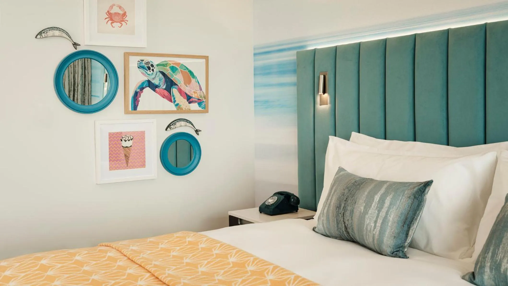 Standard Twin Room with Sea View in Hotel Indigo Torquay, By IHG