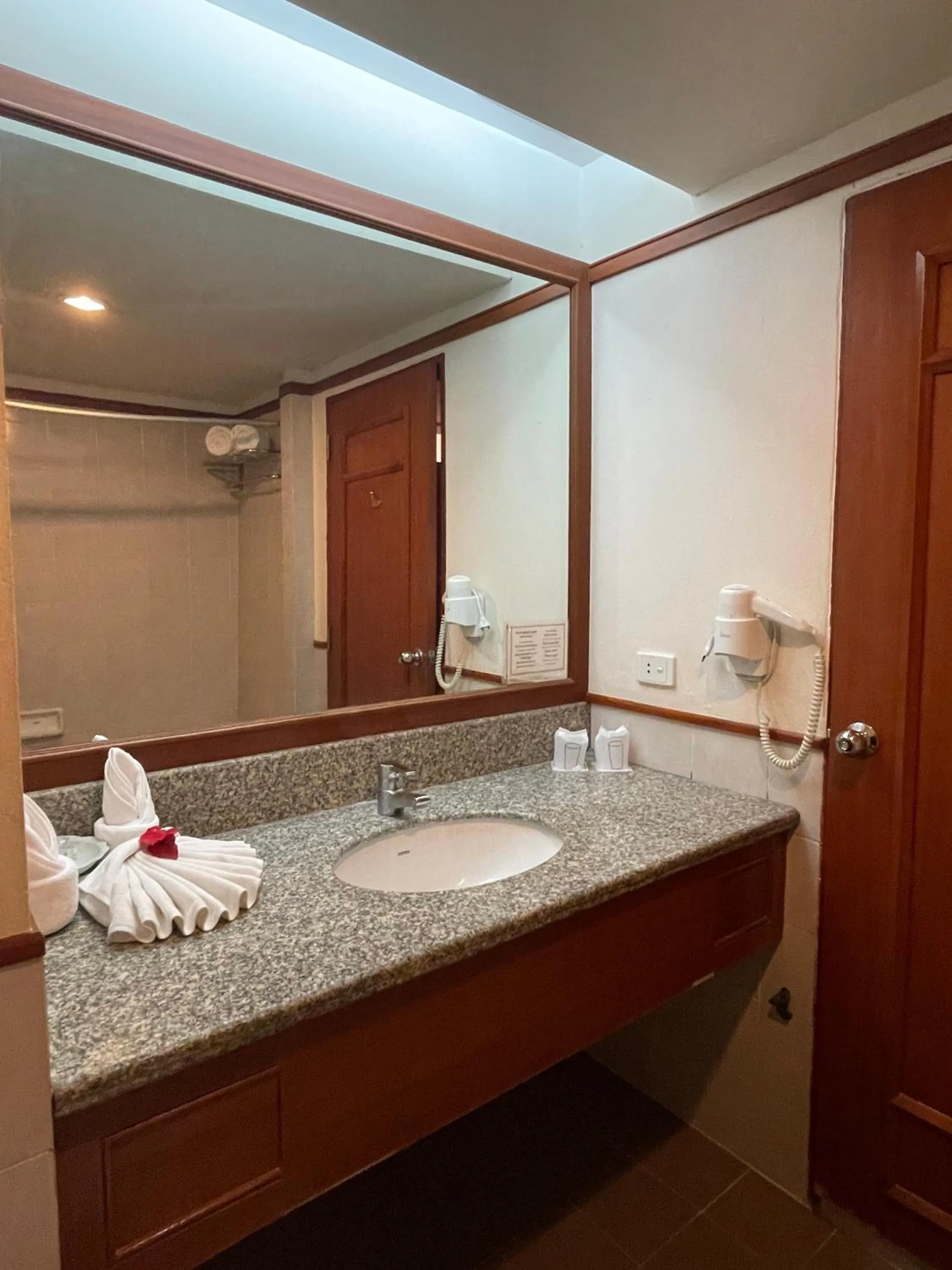 Deluxe Double Room in Songphanburi Hotel