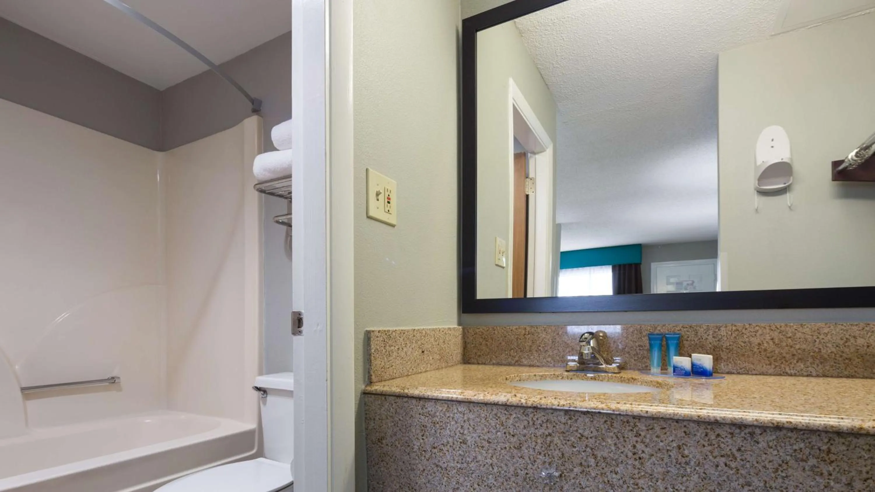 King Room with Sofa Bed - Non-Smoking in Best Western Inn Florence