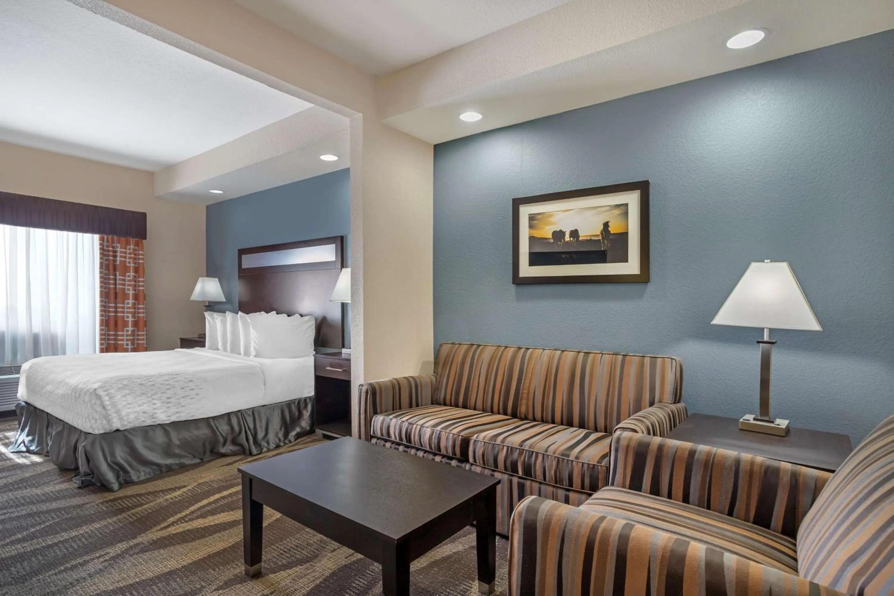 King Suite with Bath Tub - Disability Access in Best Western Plus Lake Jackson Inn & Suites