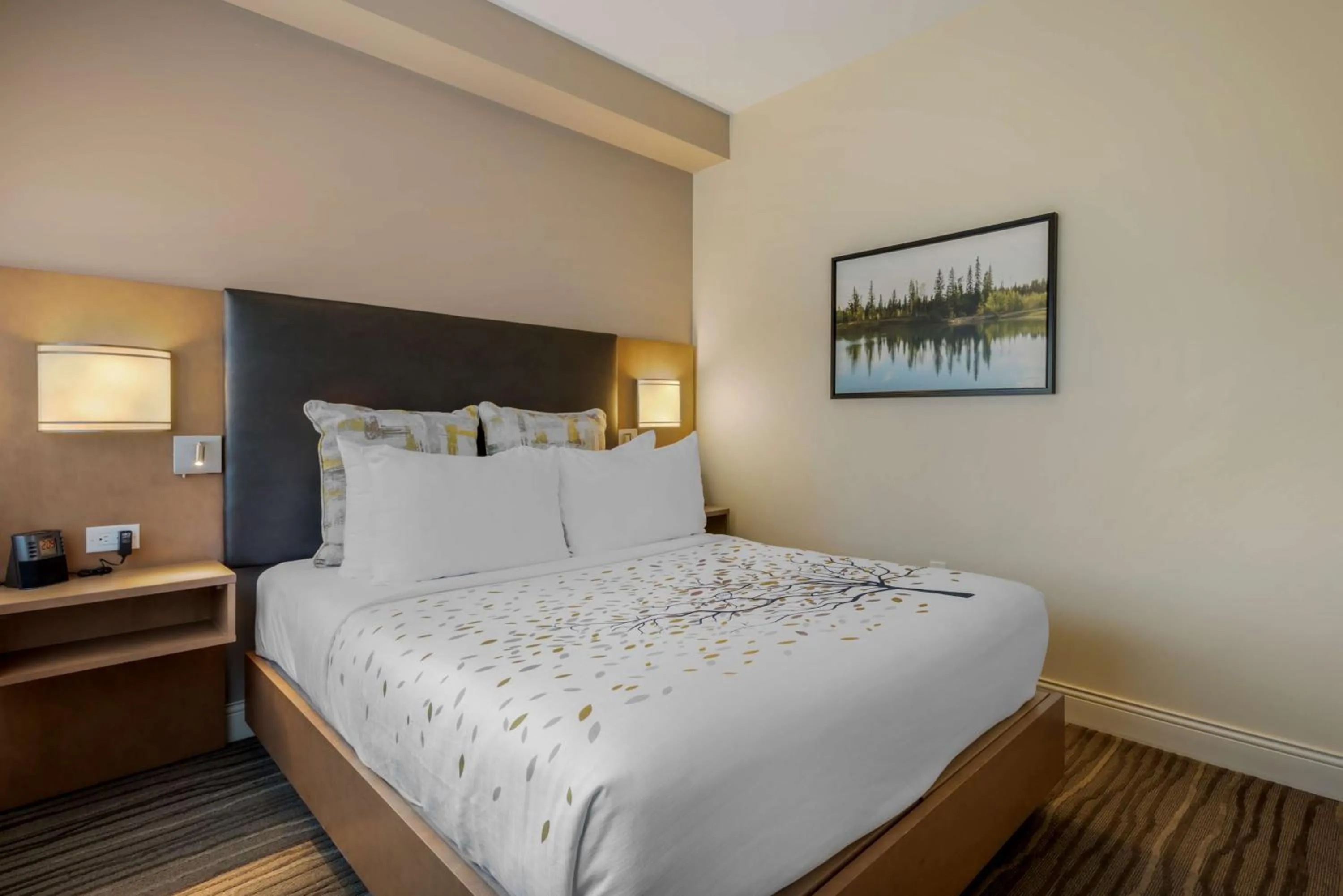 Queen Suite in Best Western Plus Sawridge Suites