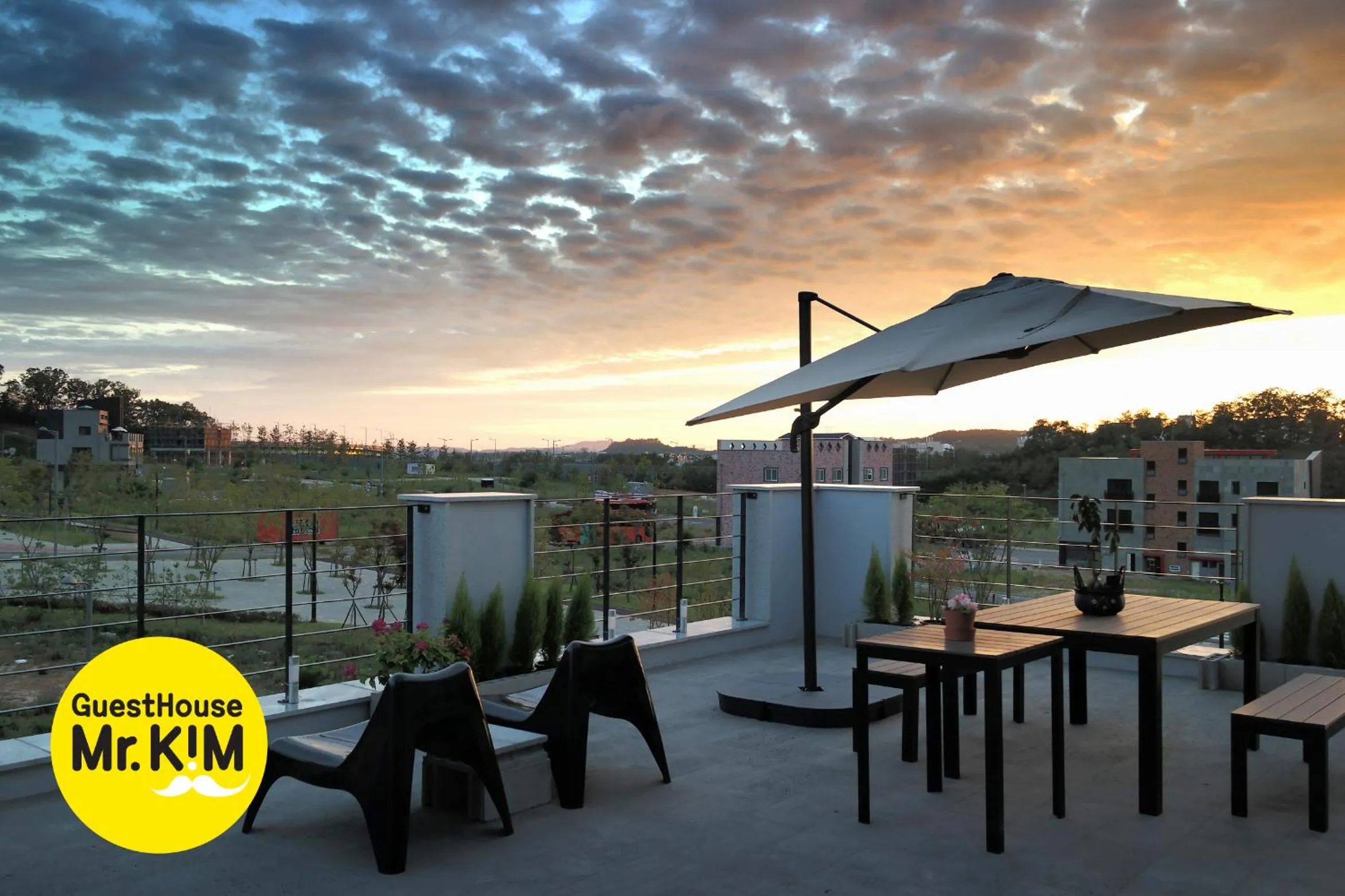 Twin Room with Private Bathroom in Mr. Kim Guesthouse