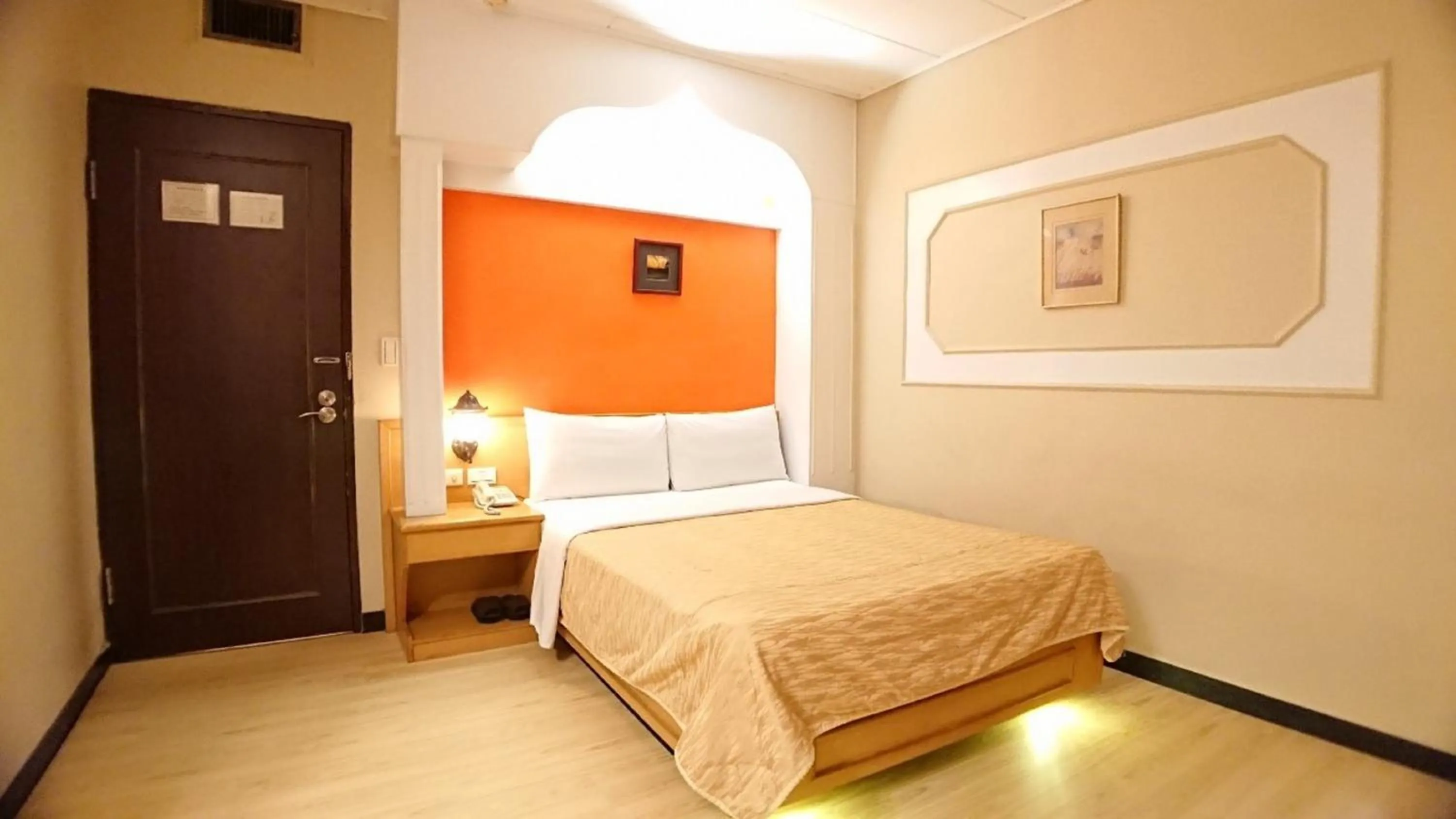 Business Double Room in Yes Hotel