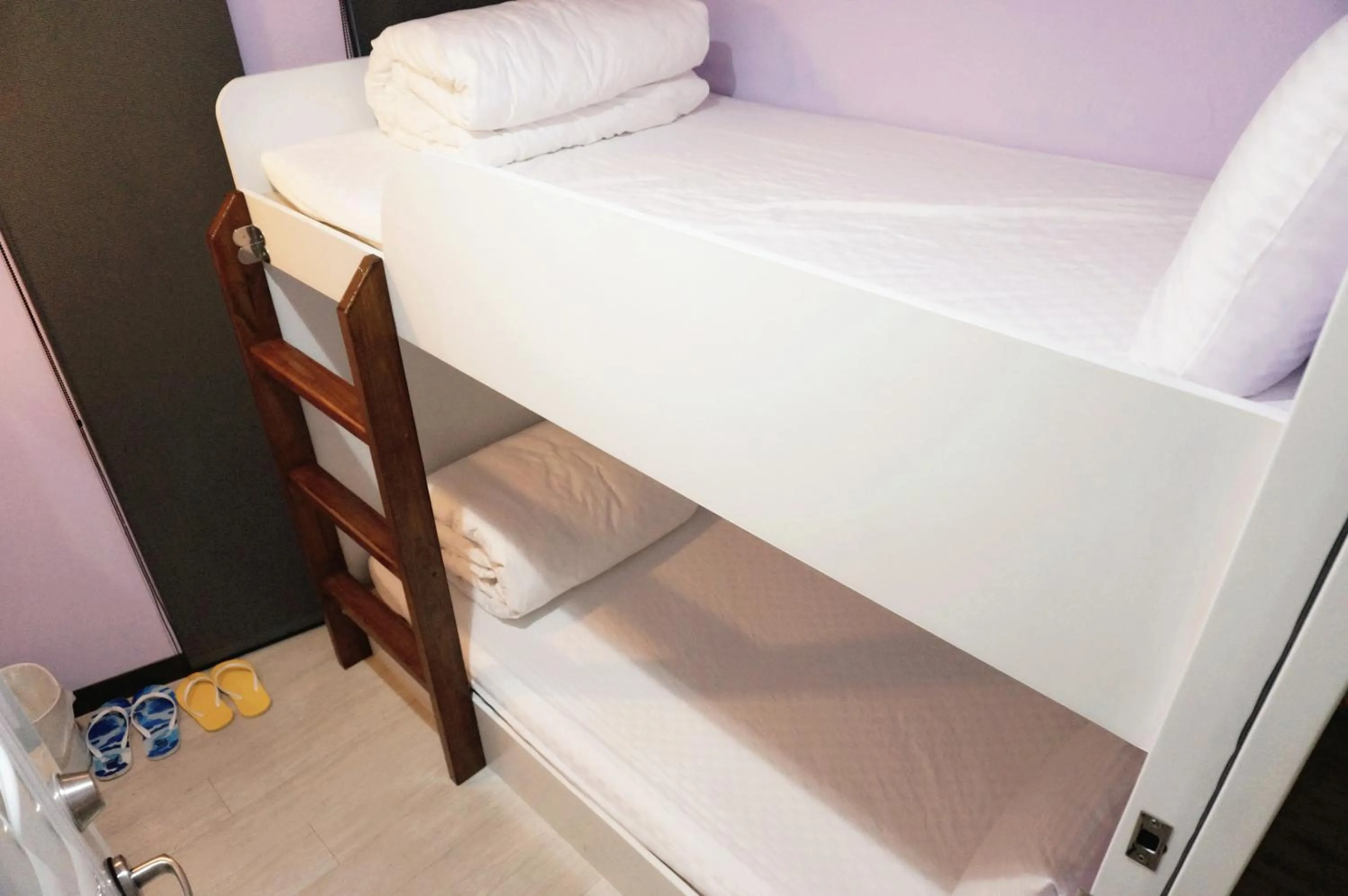 Double Bunk Bed Room with shared Bathroom in Say Love Hotel