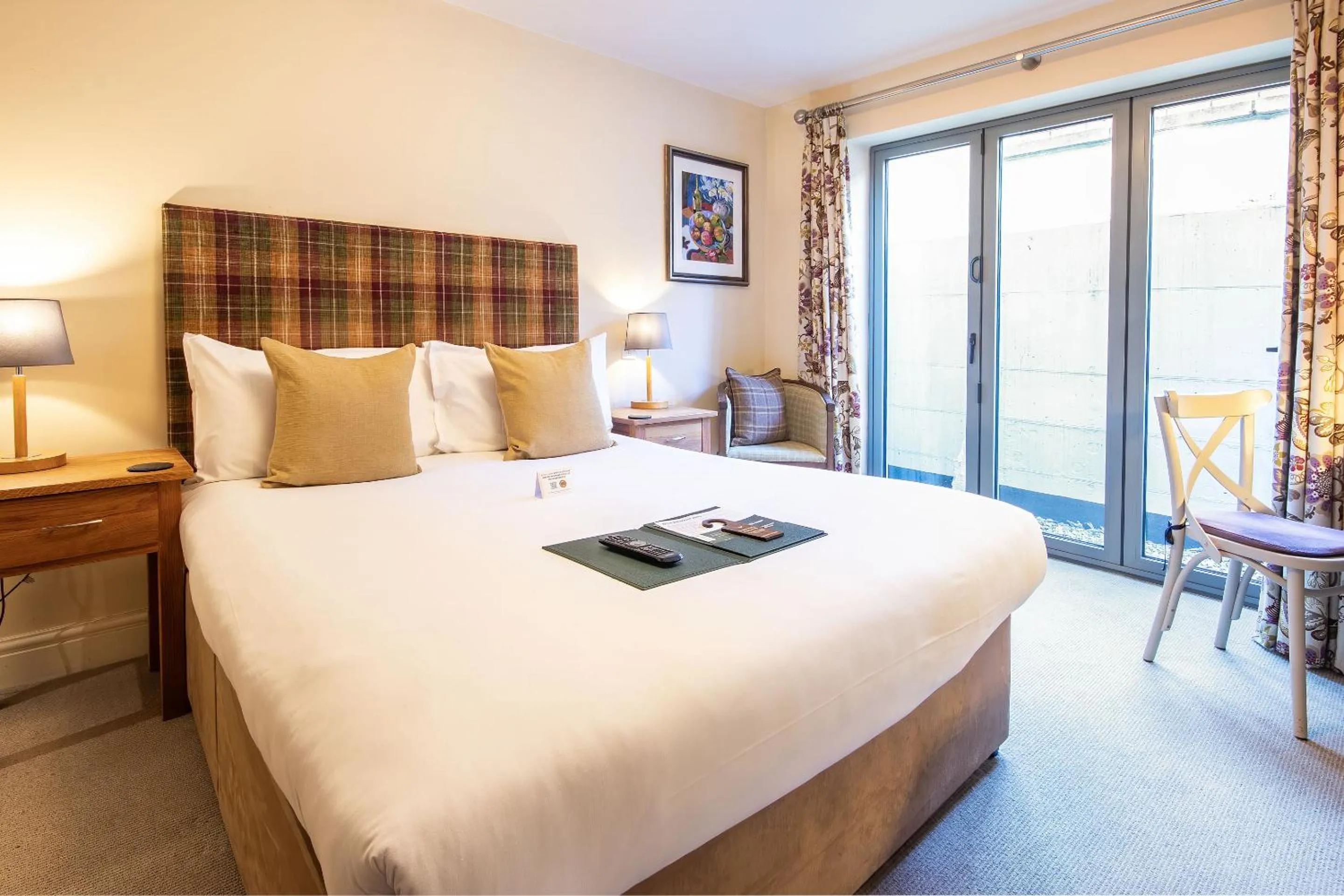 Deluxe Double Room - Ground Floor in The White Hart, Wroughton