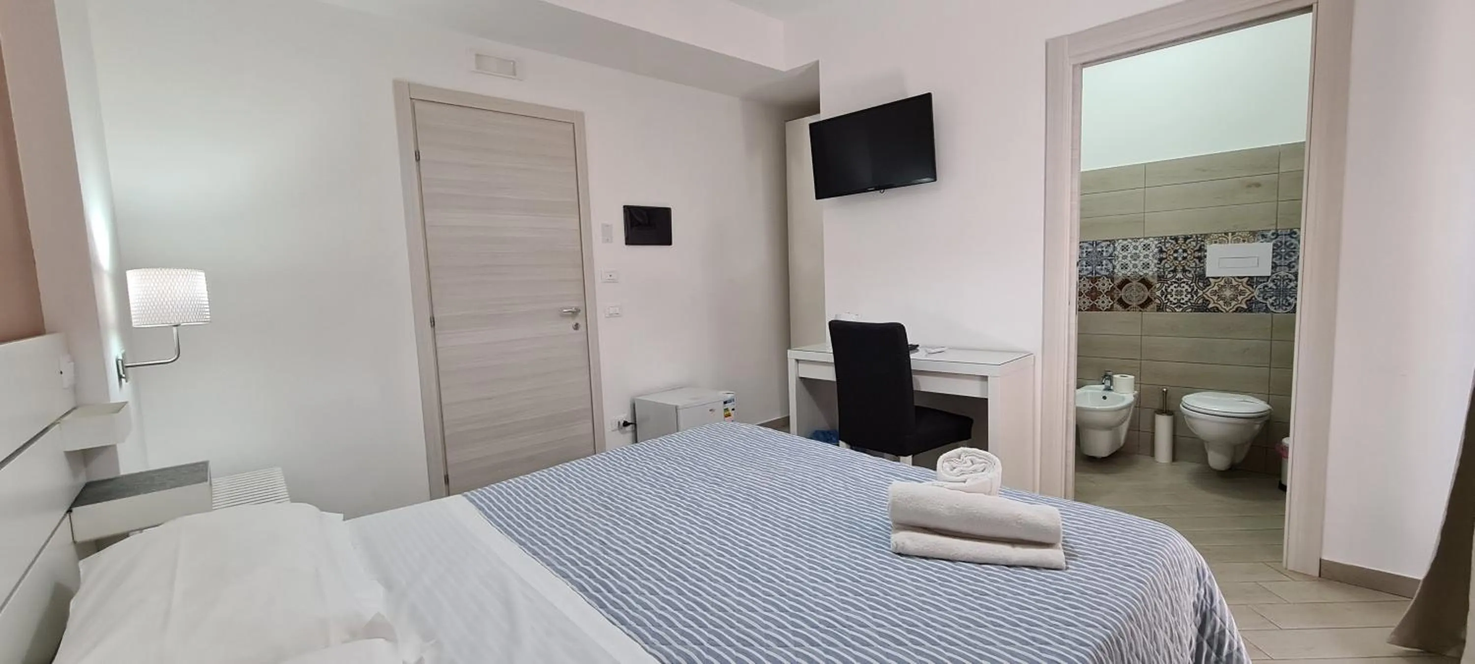 Quadruple Room with Balcony in Belvedere Rent Rooms