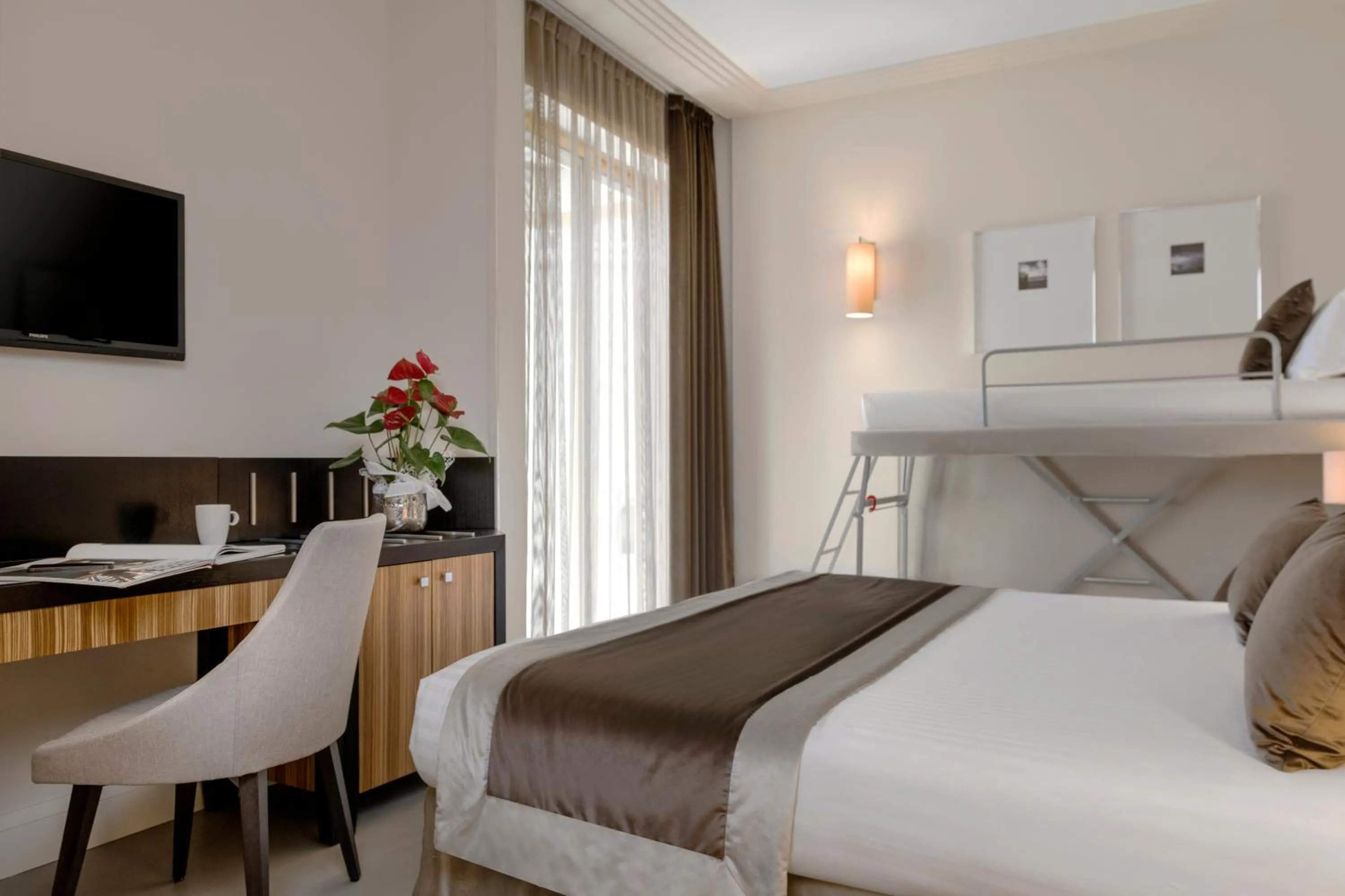 Deluxe Quadruple Room in Hotel Ambasciatori