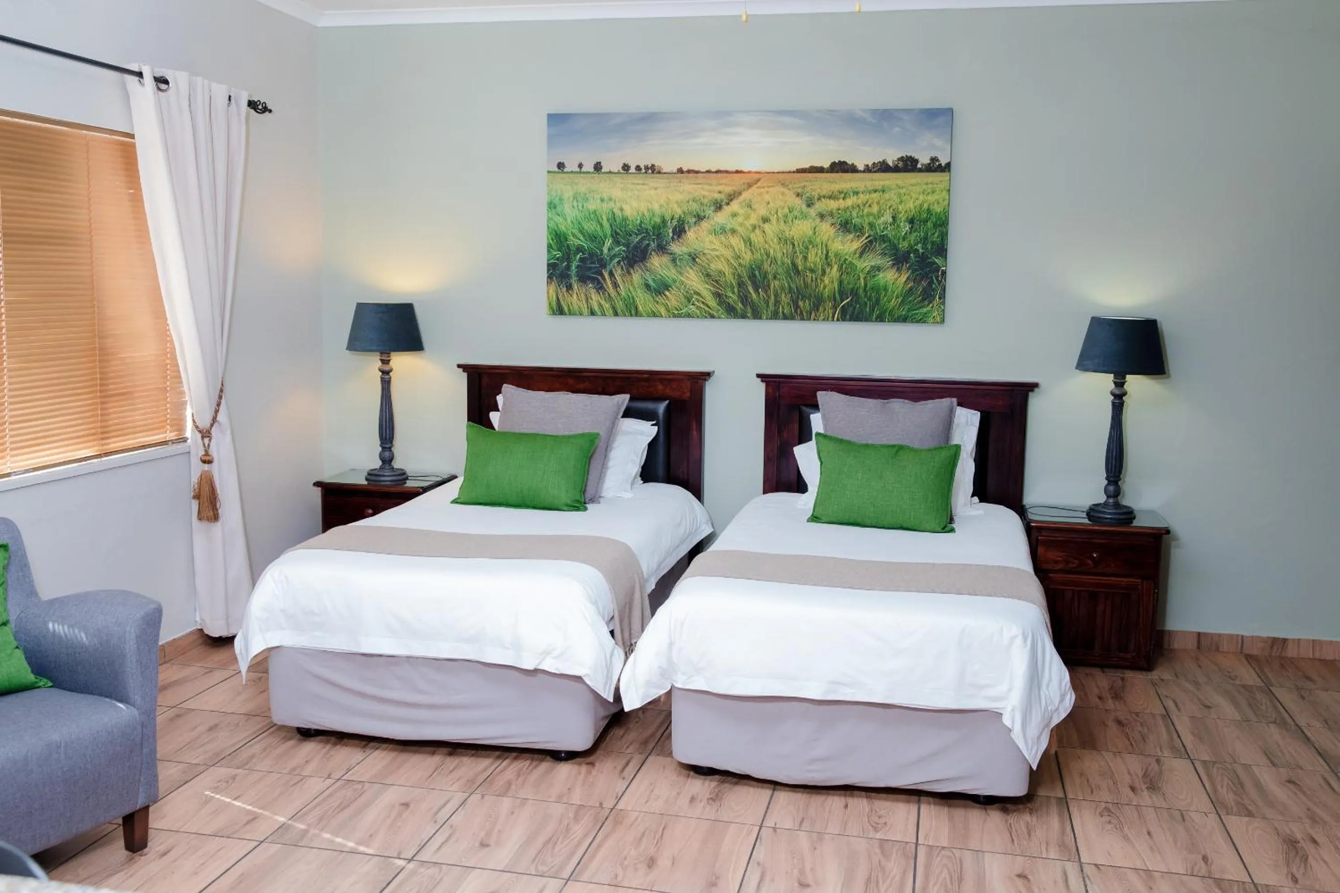 Standard Twin Room with Kitchenette in 85 Ehmke Guesthouse