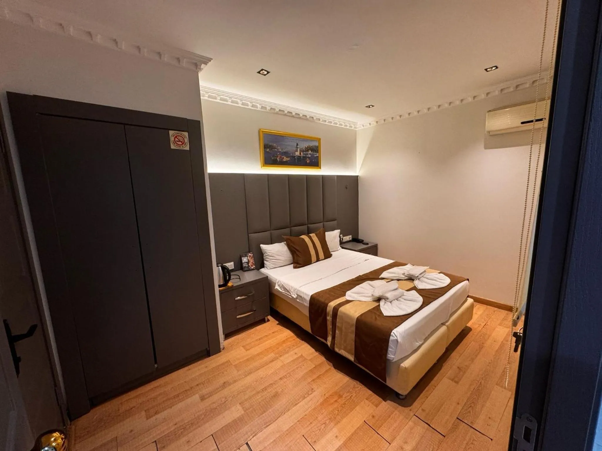 Budget Double Room in Blue Istanbul Hotel Taksim