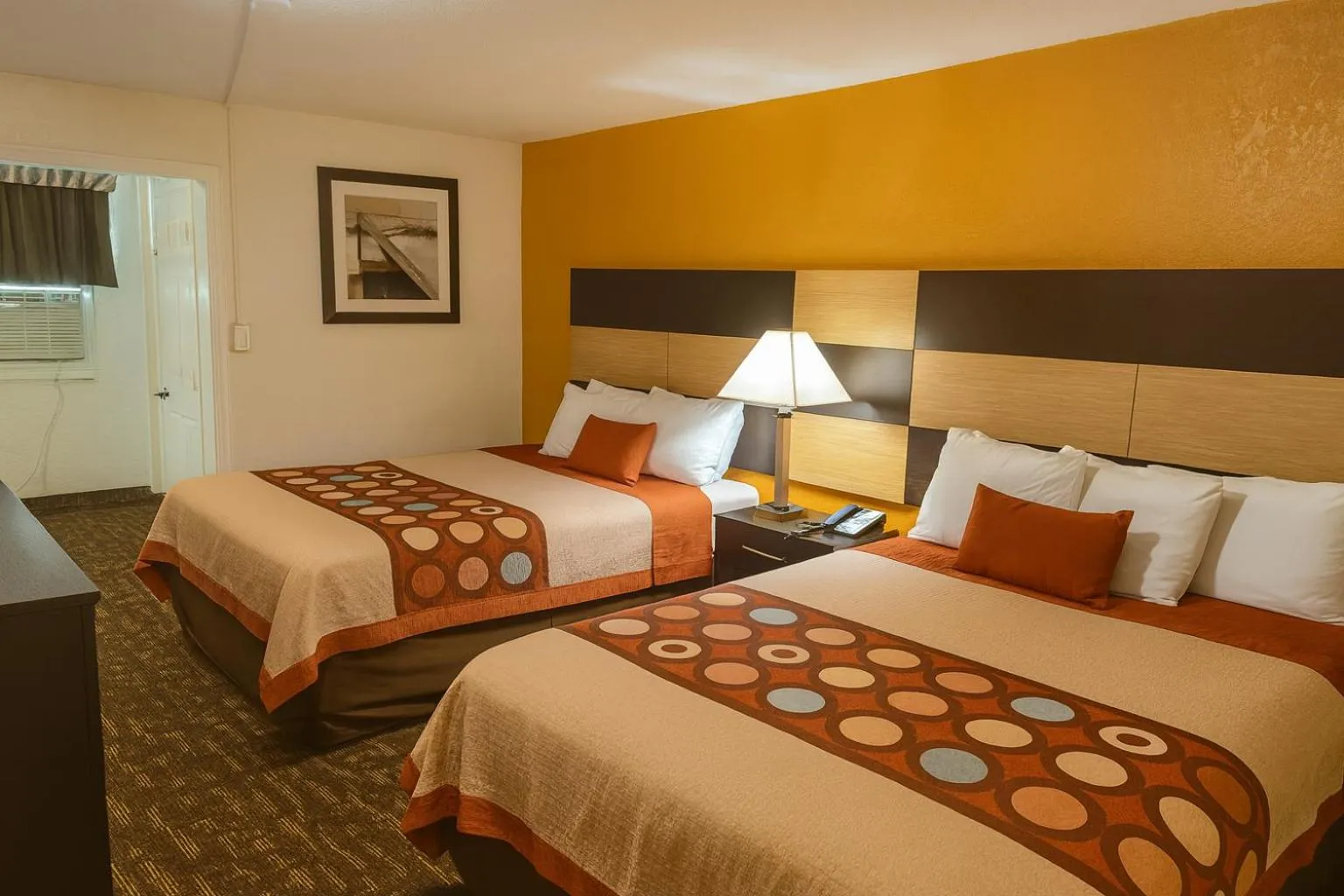 Queen Room with Two Queen Beds - Non-Smoking in Eastern Inn