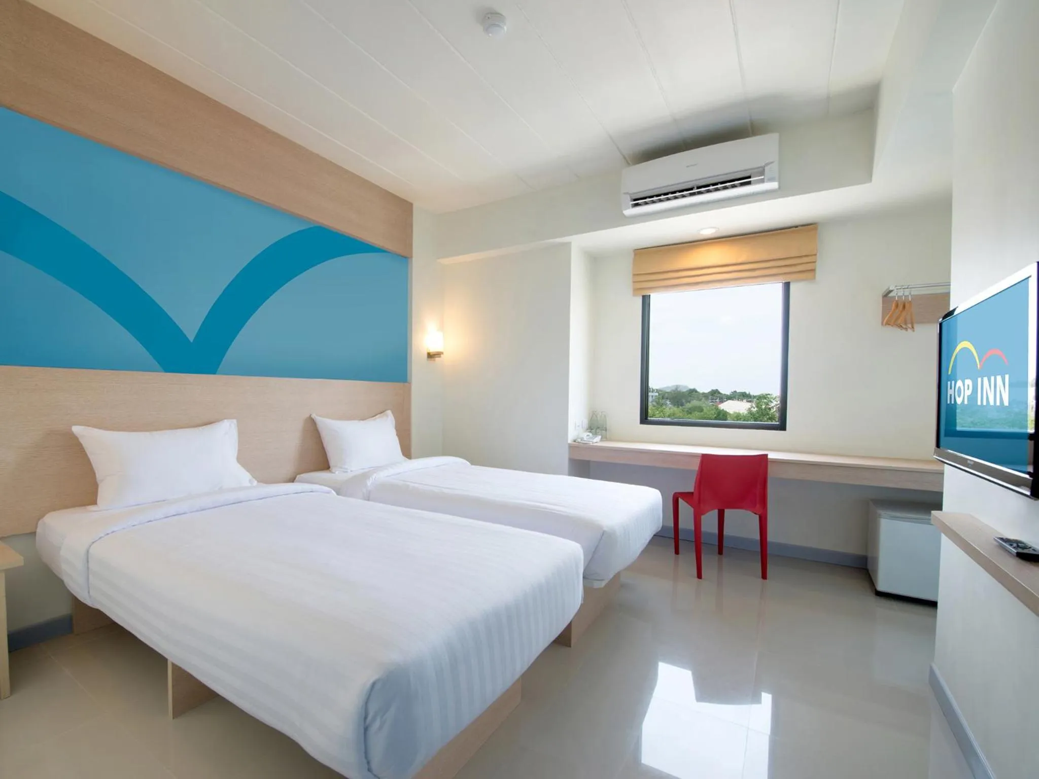 Standard Twin Room in HOP INN Trang