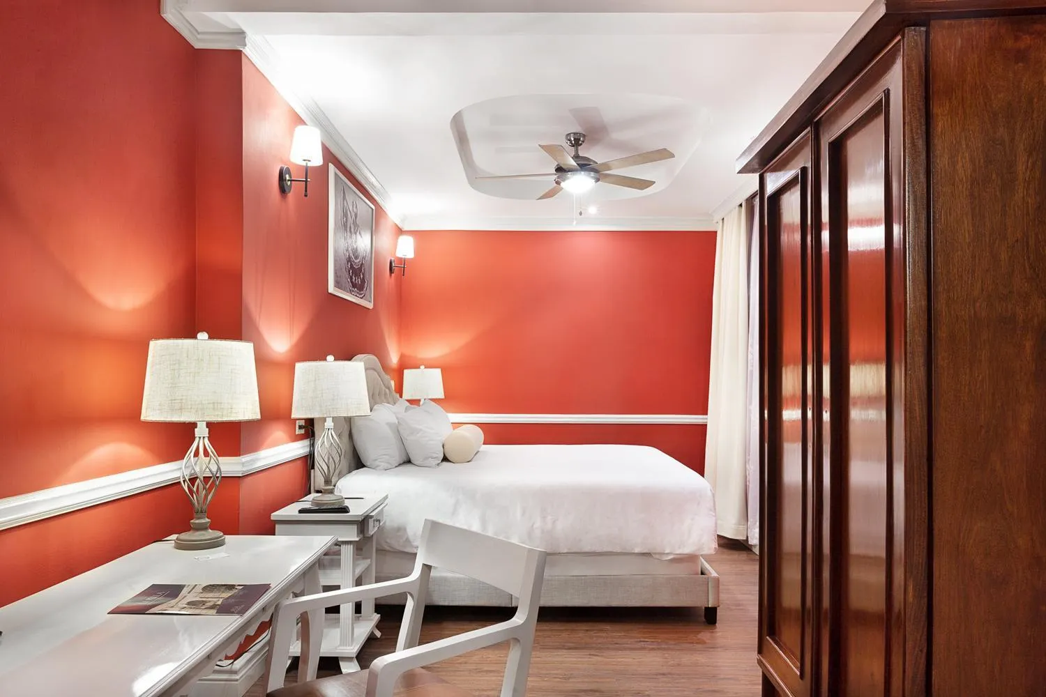 Ines - Colonial Heritage King  in Hotel la Perla Leon