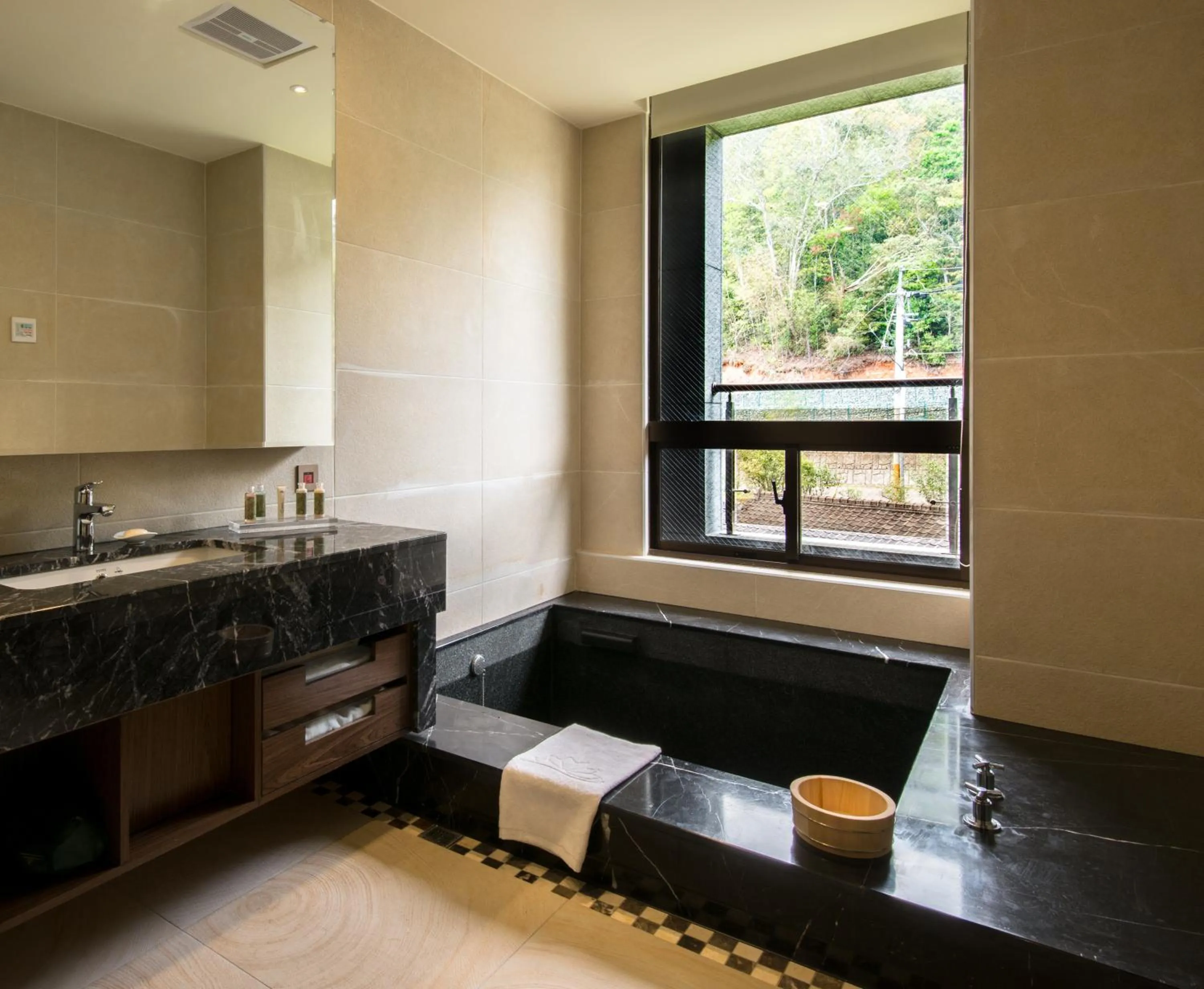 Deluxe Family Suite in Fuli Hot Spring Resort