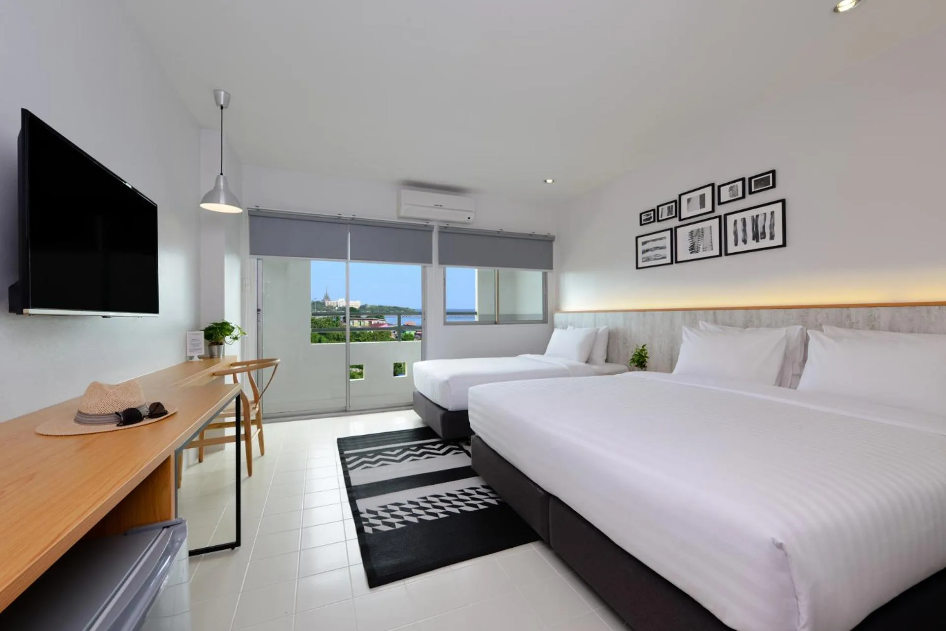 Deluxe Triple Room with Sea View in Ruenthip Pattaya