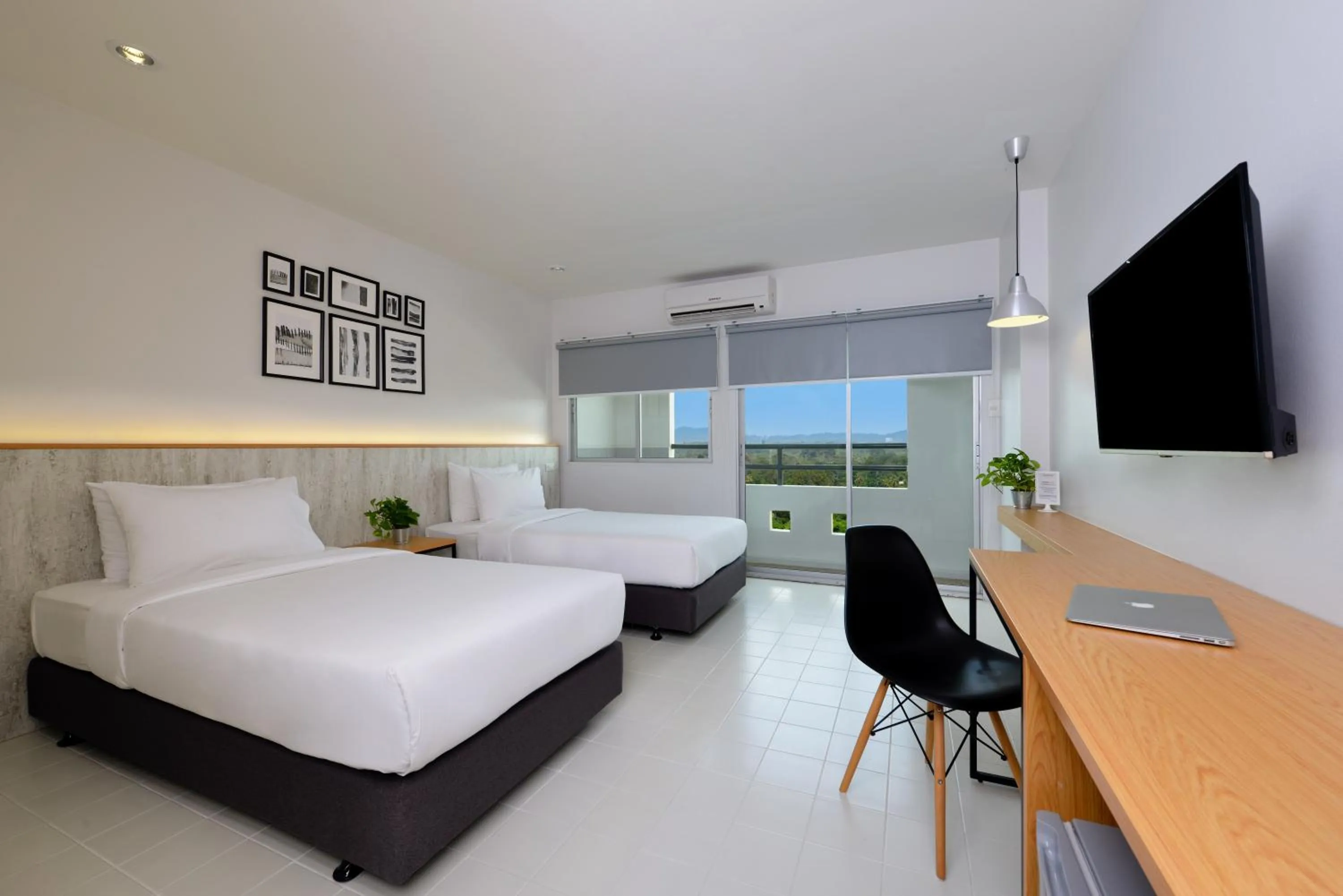 Deluxe Twin Room with Sea View in Ruenthip Pattaya