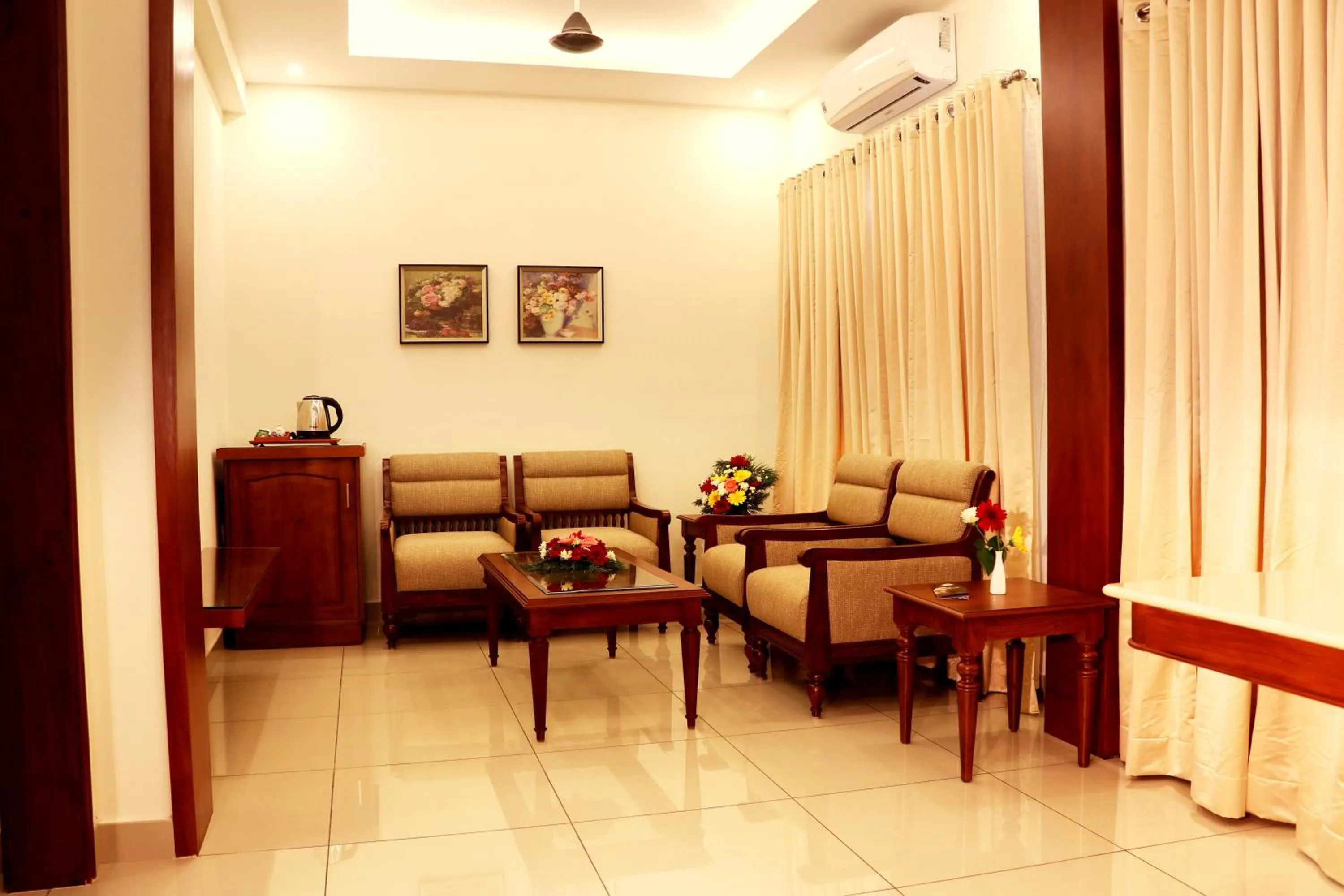 Deluxe Suite in Bhasuri Inn Guruvayoor