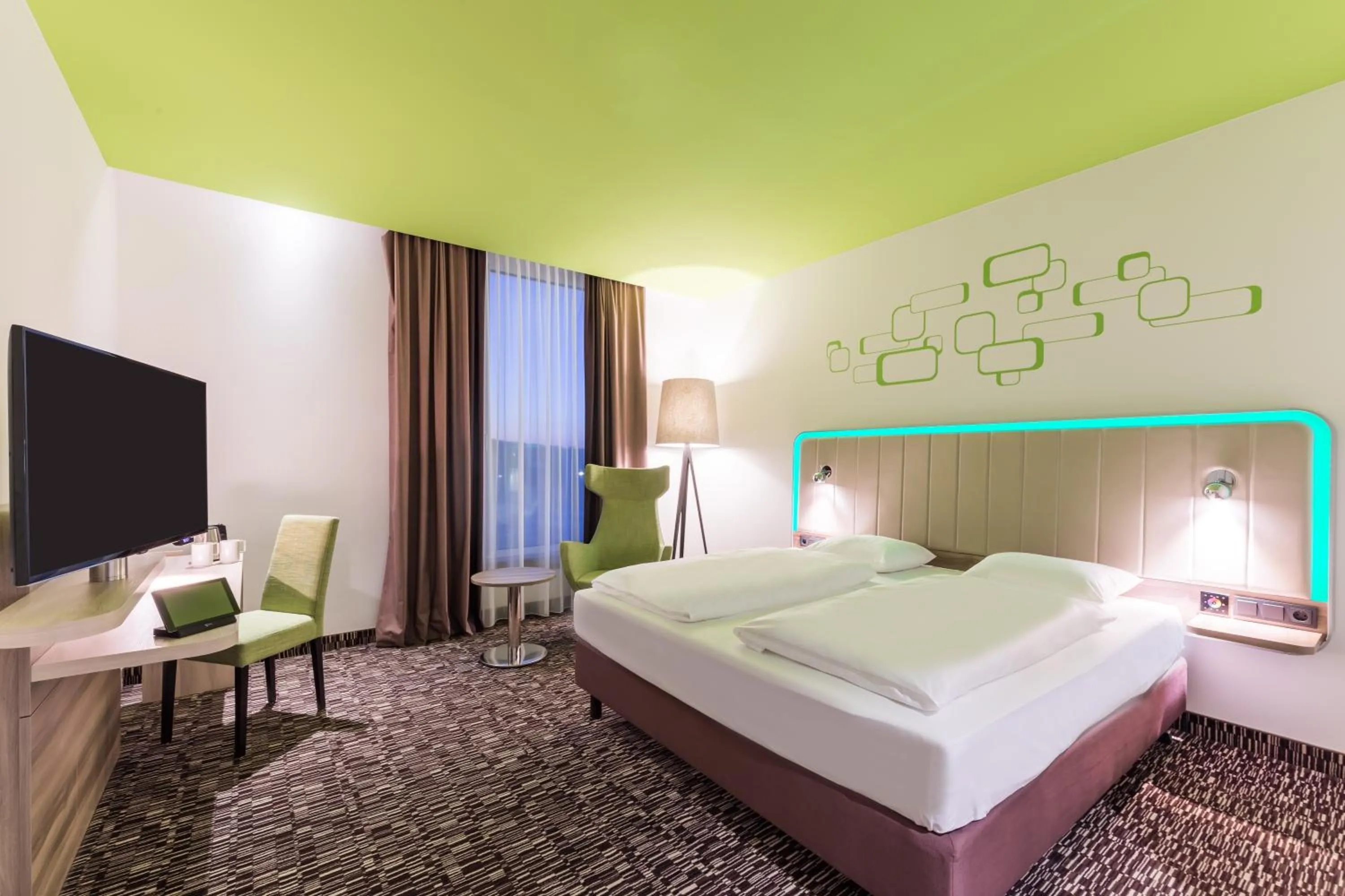 Standard King Room in Park Inn by Radisson Neumarkt