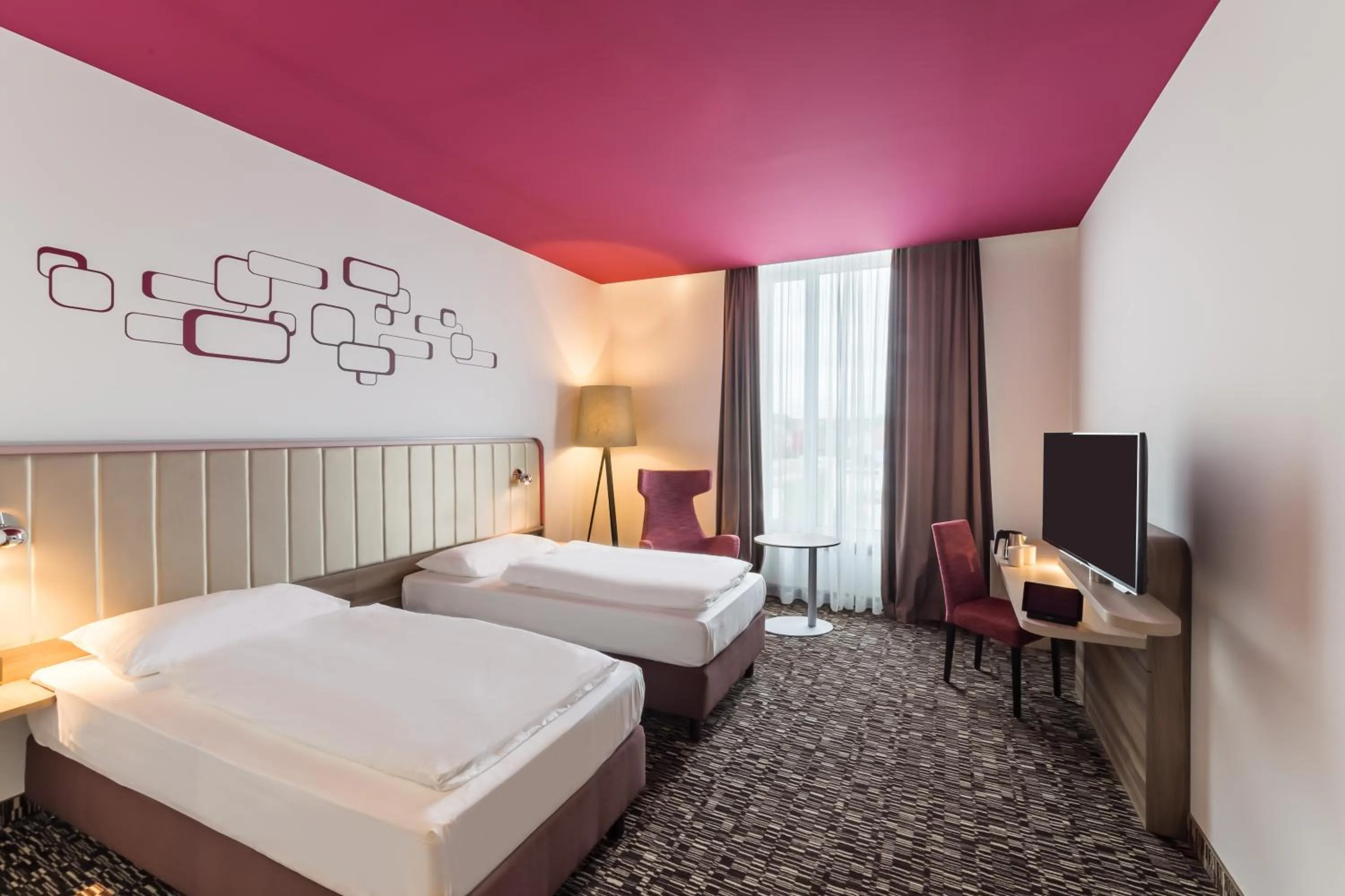 Standard Twin Room in Park Inn by Radisson Neumarkt