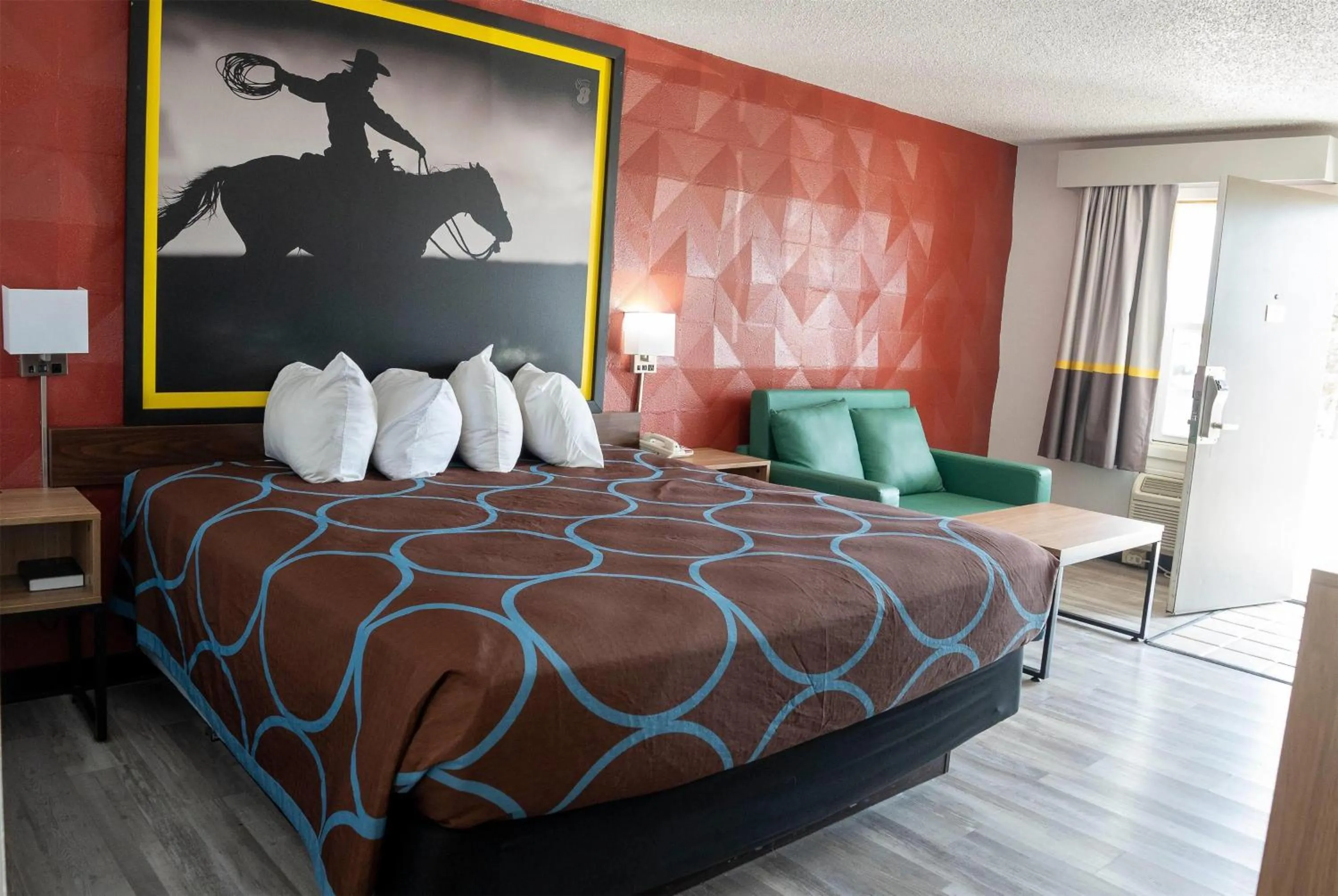 King Suite - Non-Smoking in Super 8 by Wyndham Newcastle