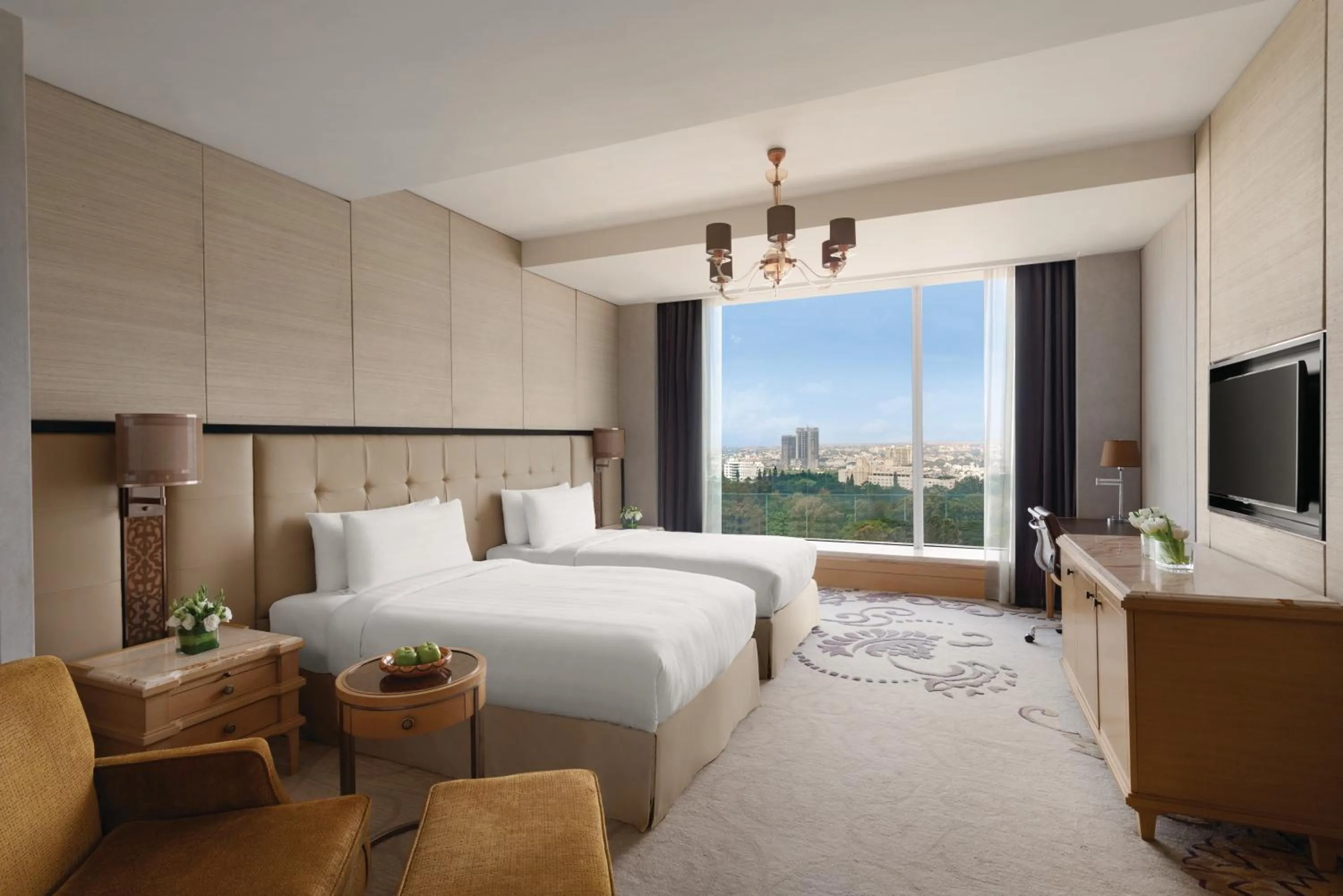 Horizon Bangalore CluB Twin - single occupancy - Horizon Club Lounge access with suite/club rooms: Includes buffet breakfast, afternoon tea, evening cocktails (6–8 PM), soft beverages, 1 suit pressing & 2 hrs boardroom use per stay in Shangri-La Bengaluru