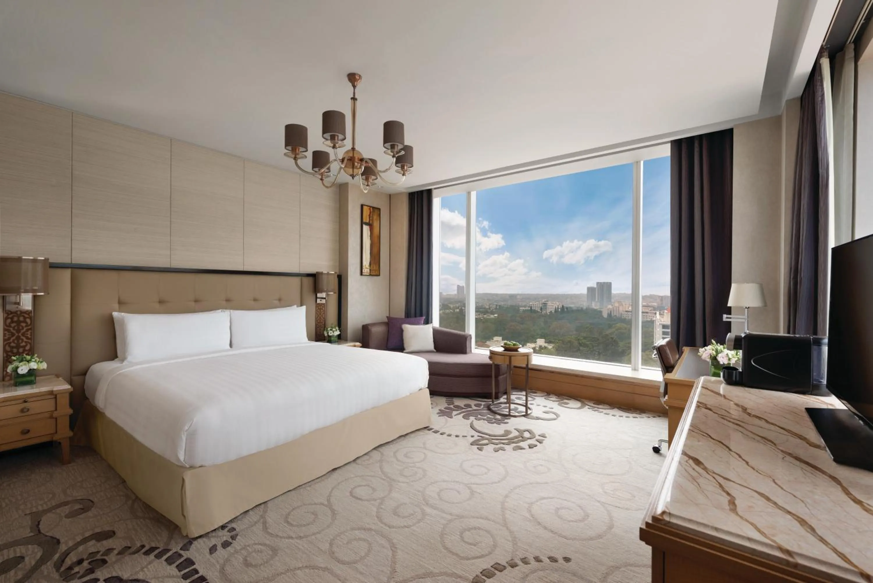 Panaroma View King Room - single occupancy in Shangri-La Bengaluru
