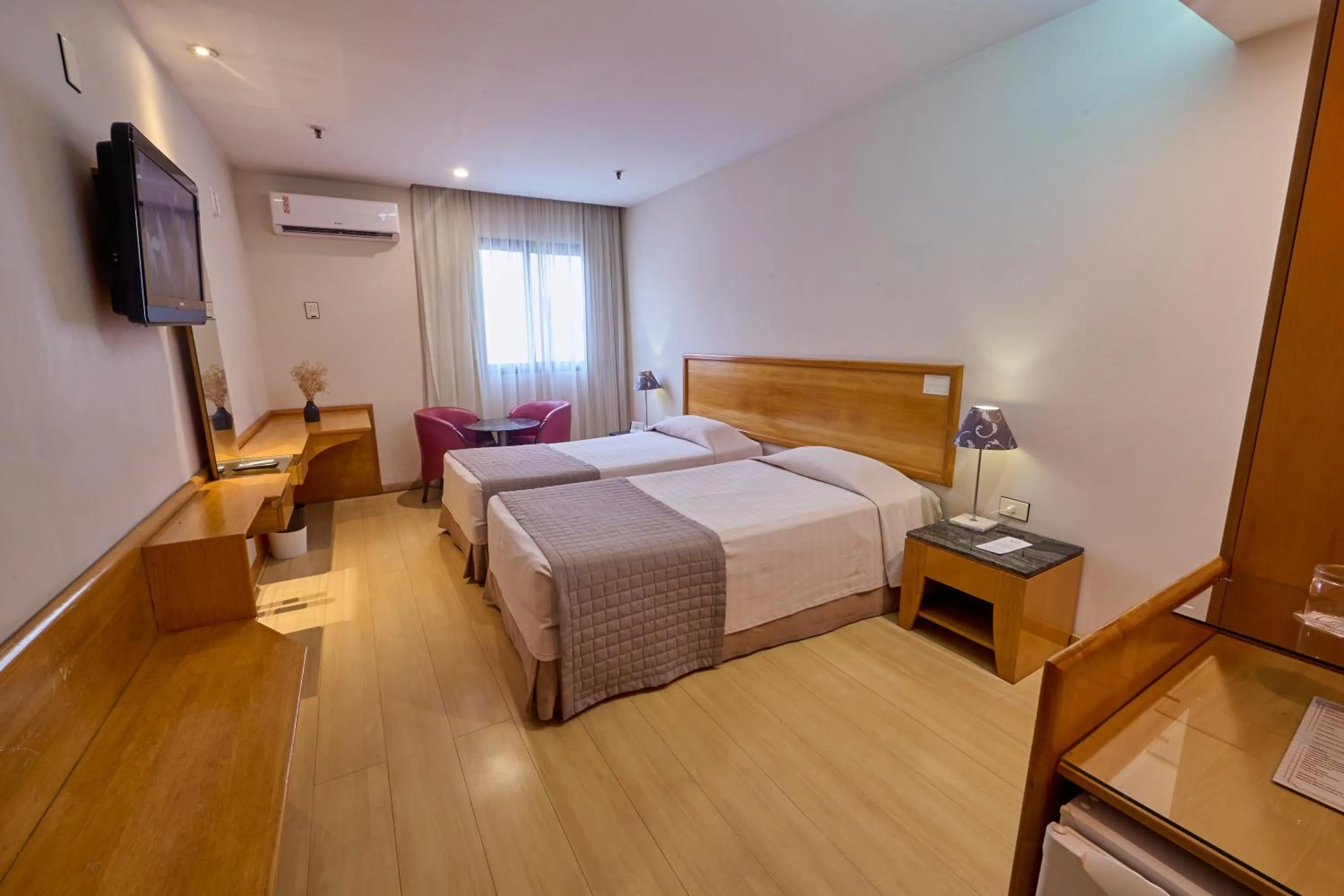 Standard Twin Room in South American Copacabana Hotel