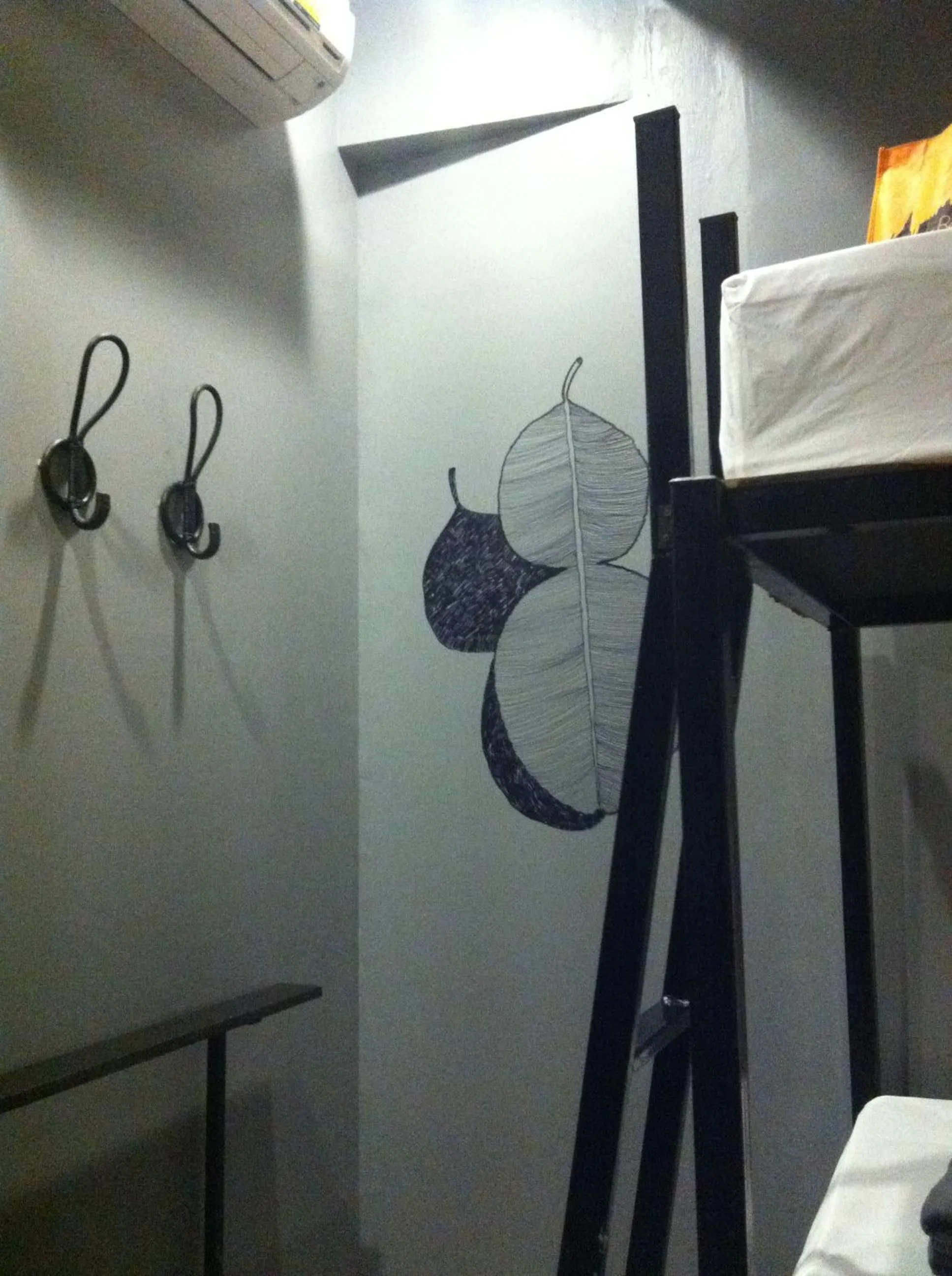 Budget Twin Room in Bangkok Bed and Bike