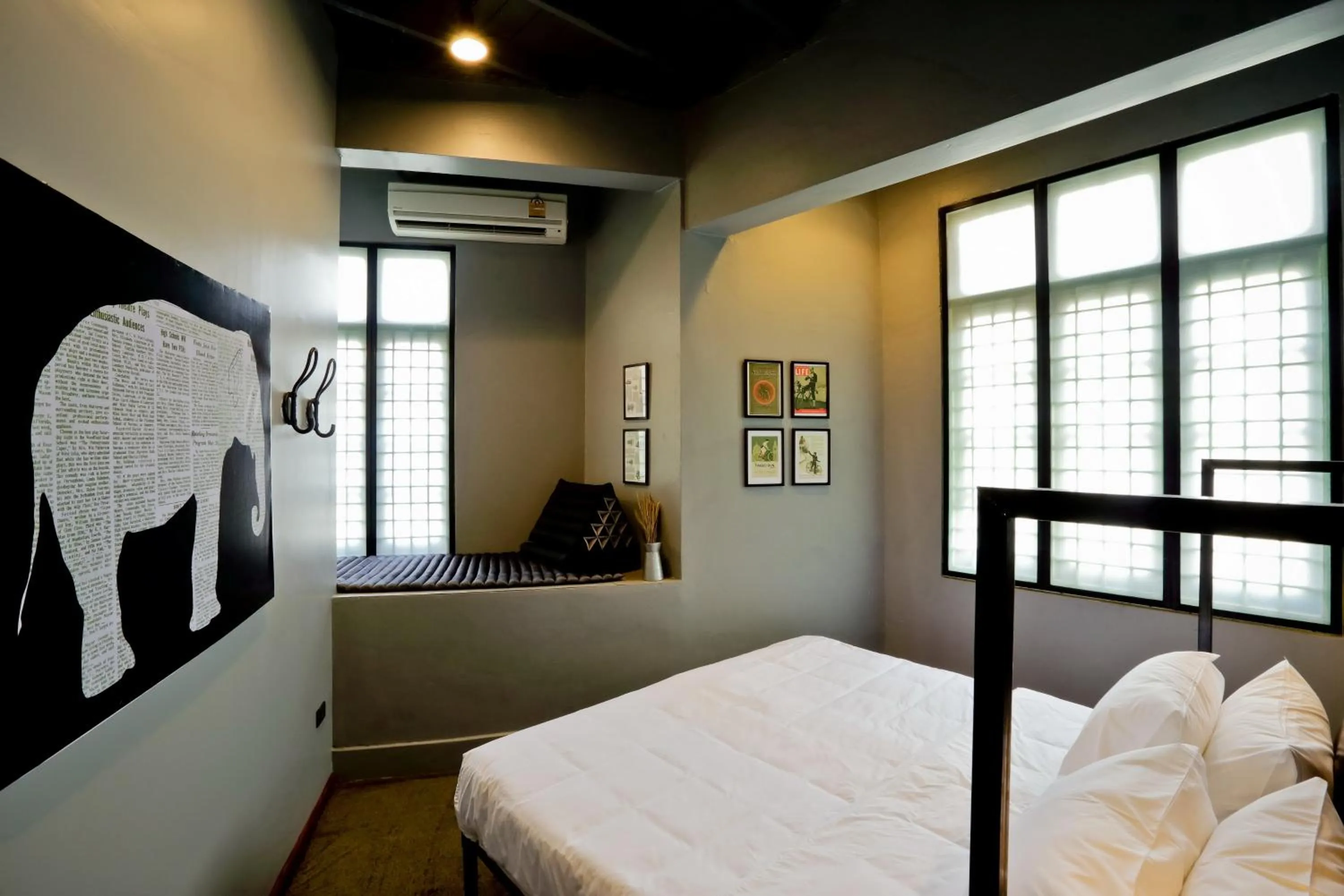 Small Double Room in Bangkok Bed and Bike