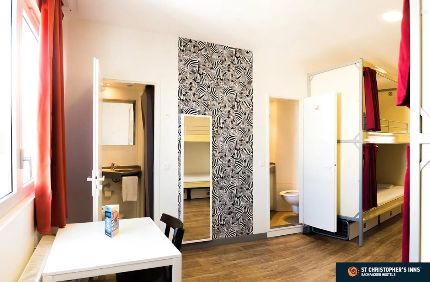 Dormitory Room with Private Bathroom (6 Adults) in St Christopher's Inn Budget Hotel Paris - Gare du Nord