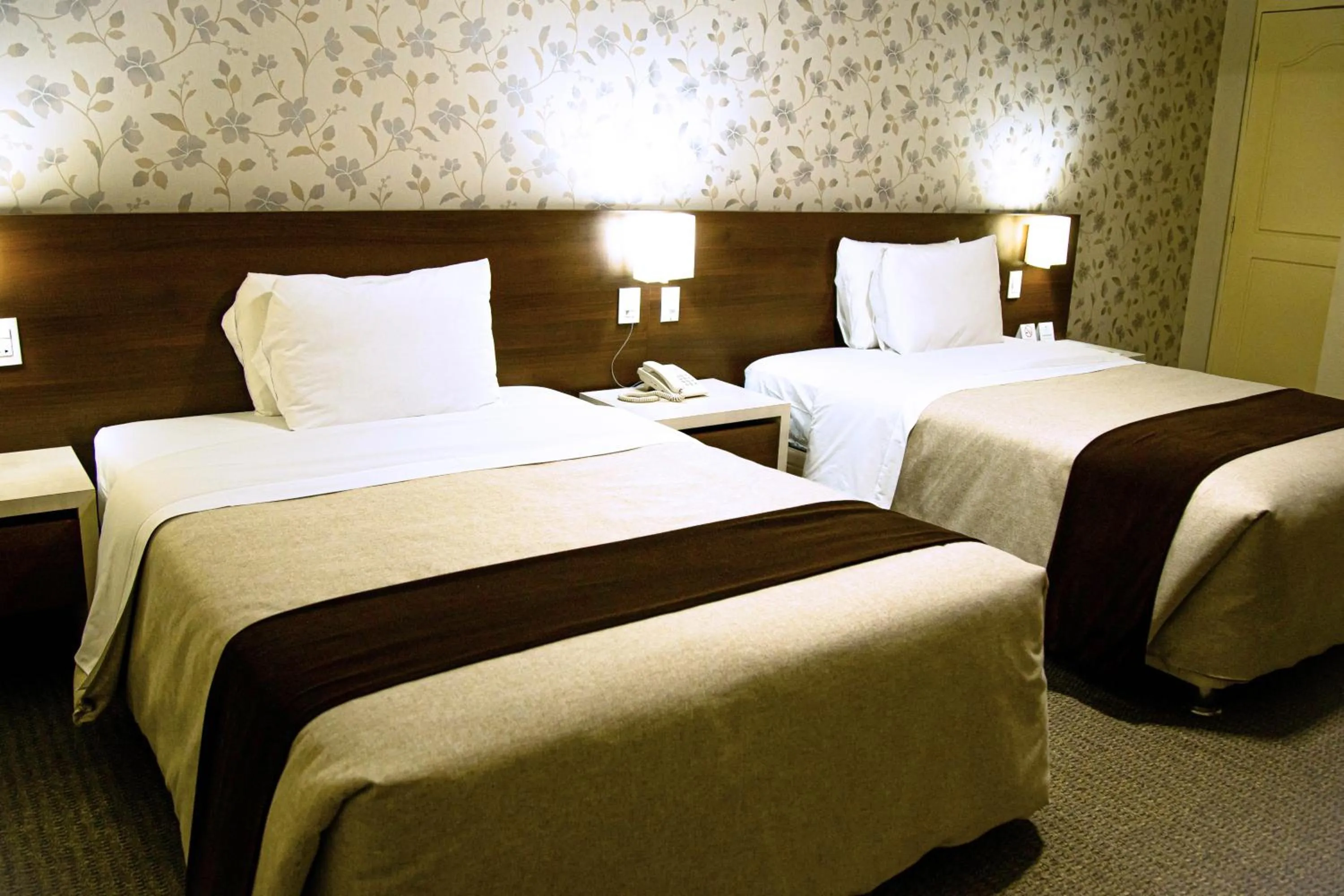 Twin Room in Palmetto Hotel Business La Perla