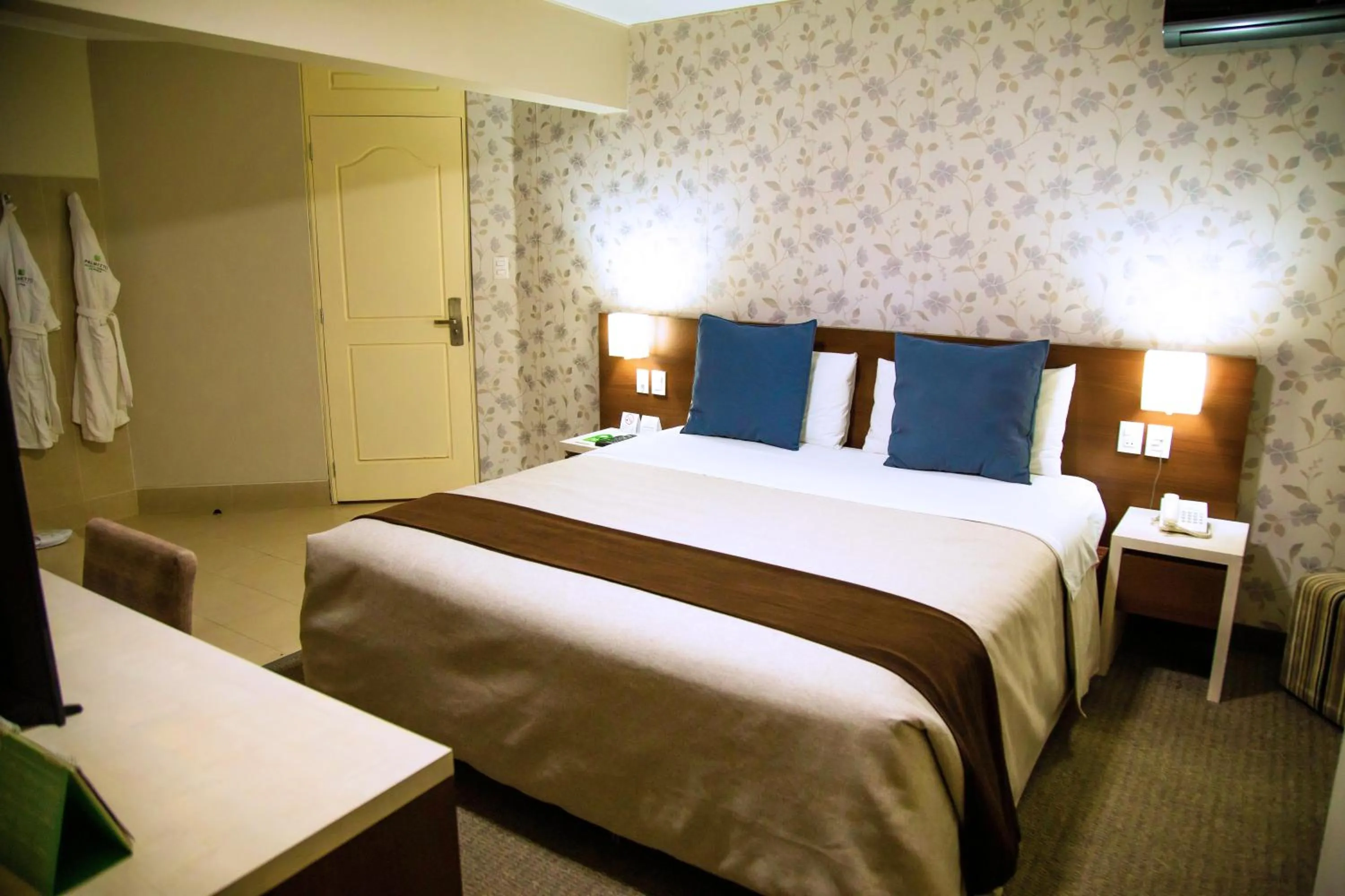 Suite with Spa Bath in Palmetto Hotel Business La Perla