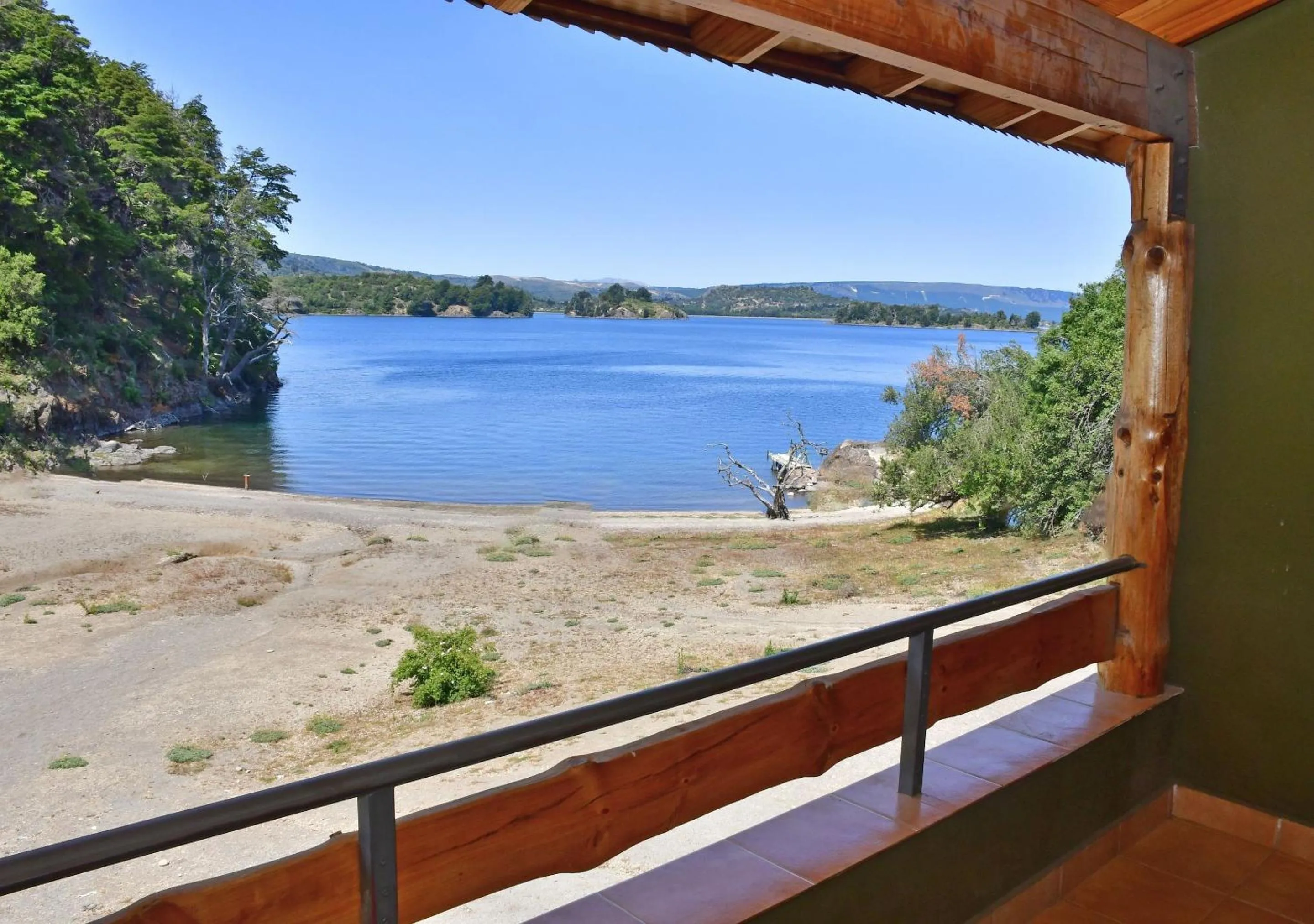 Apartment with Lake View in Aparts La Balconada by DOT Suites