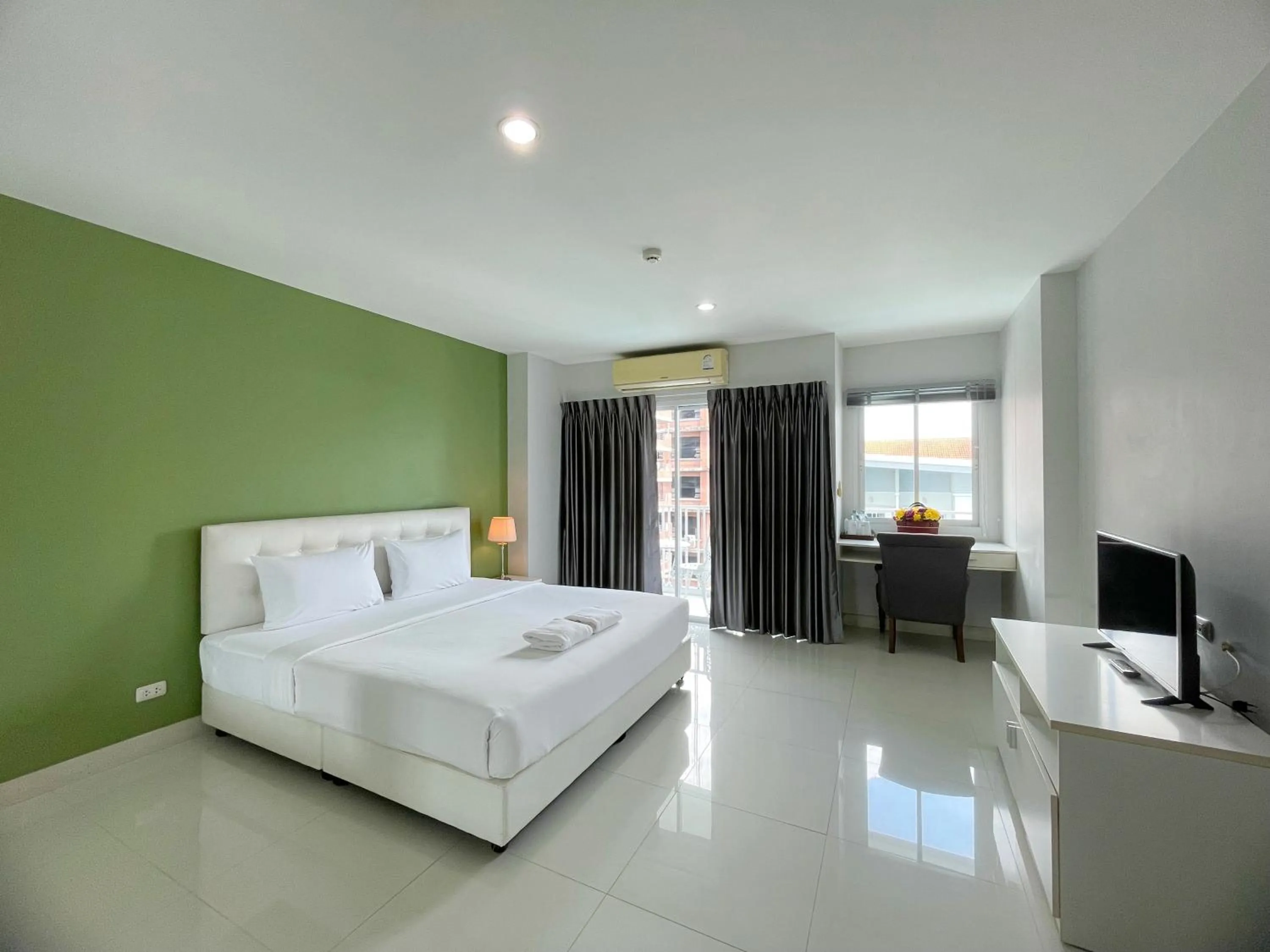 Deluxe Double Room in Baan Pattaya by Sabai