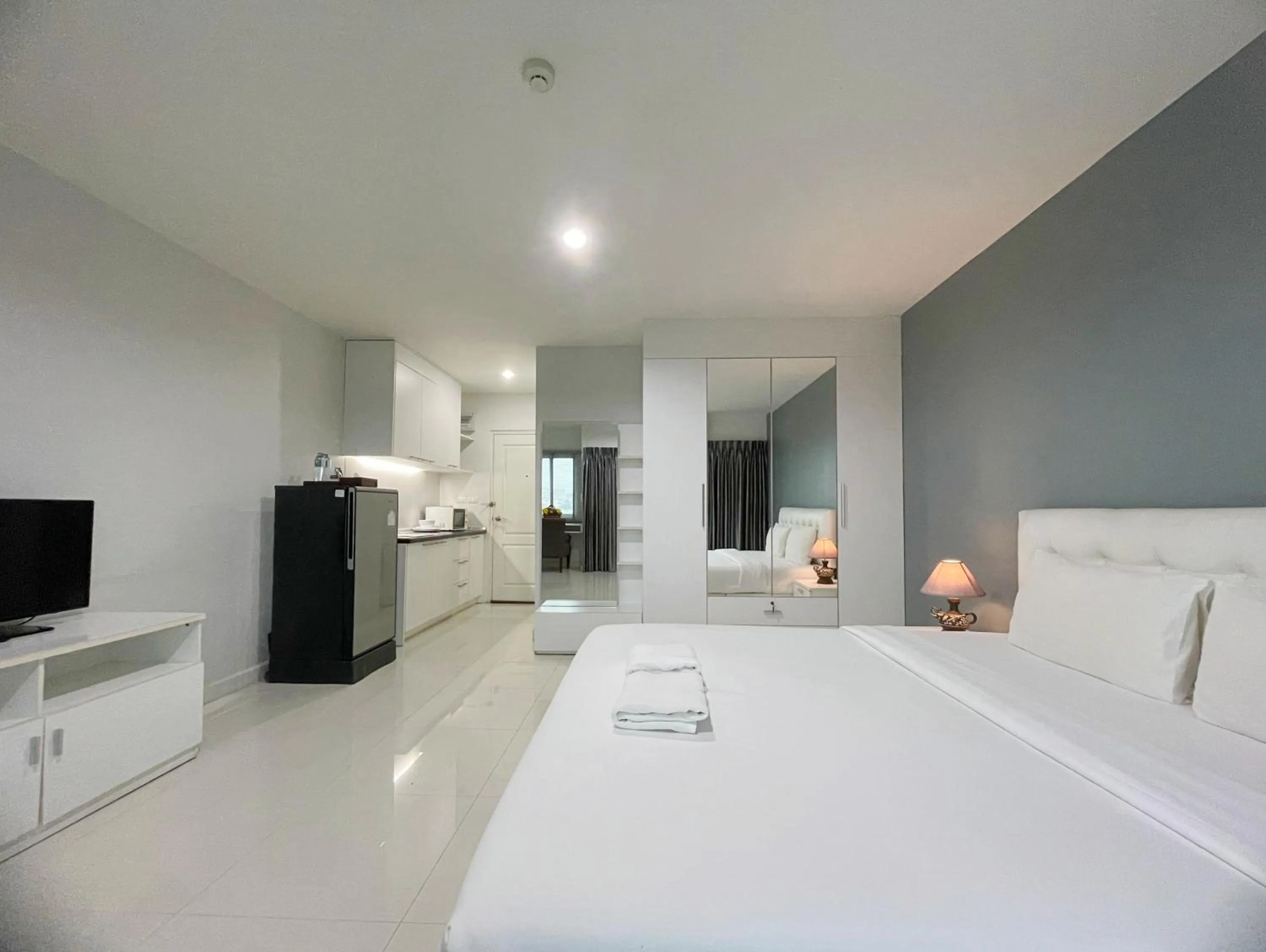 Superior Double Room in Baan Pattaya by Sabai